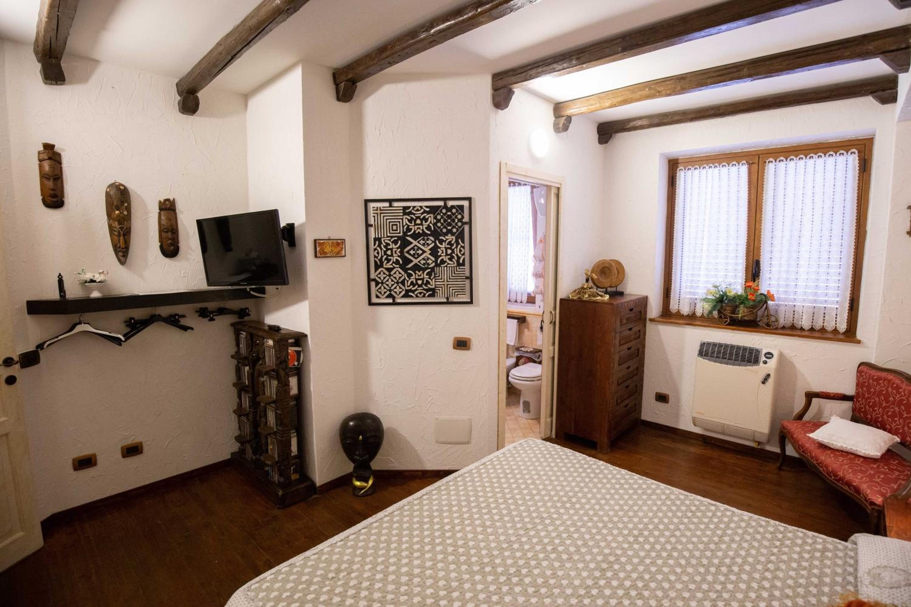 Double or Twin Room with Private Bathroom photo 2