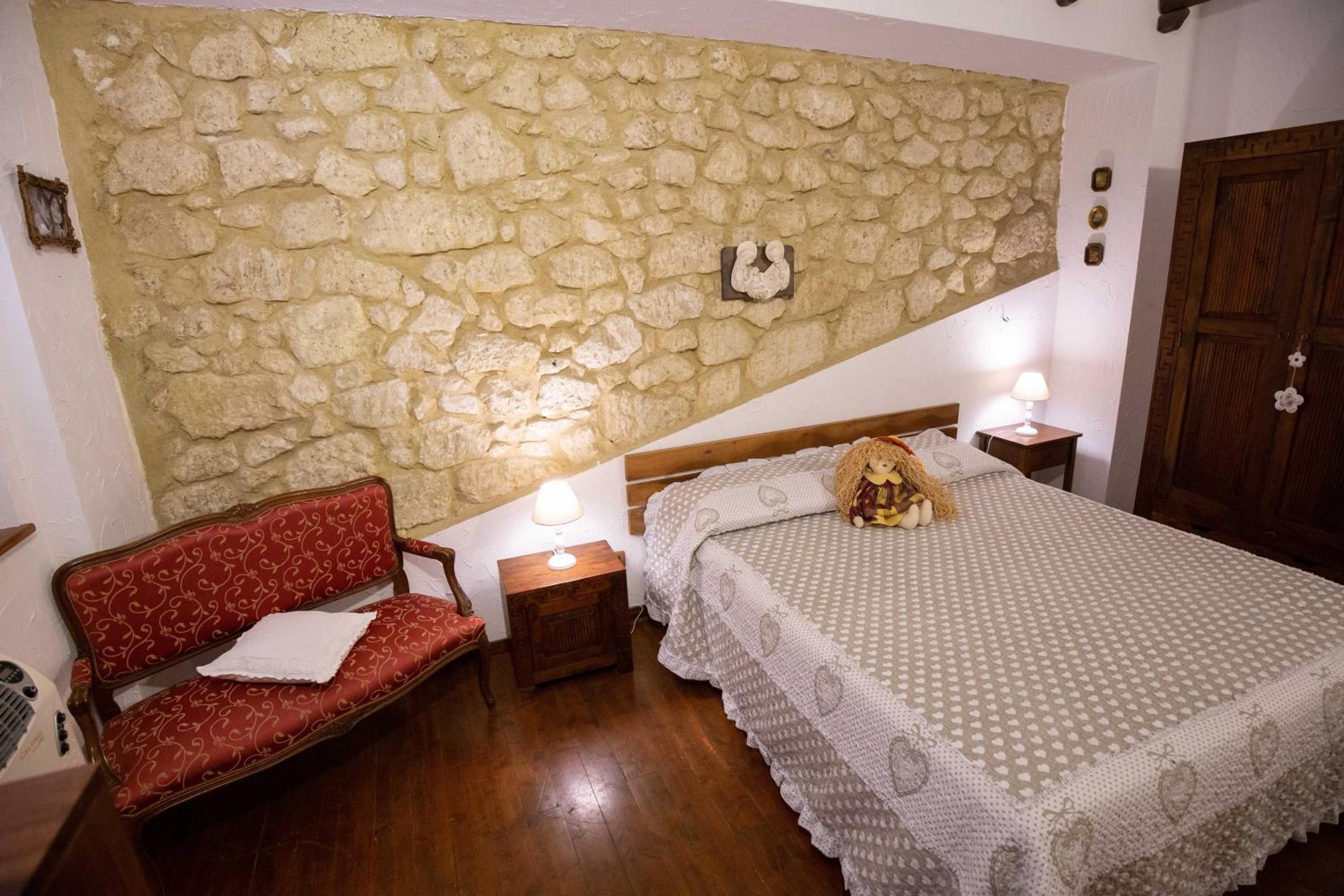 Double or Twin Room with Private Bathroom photo 3