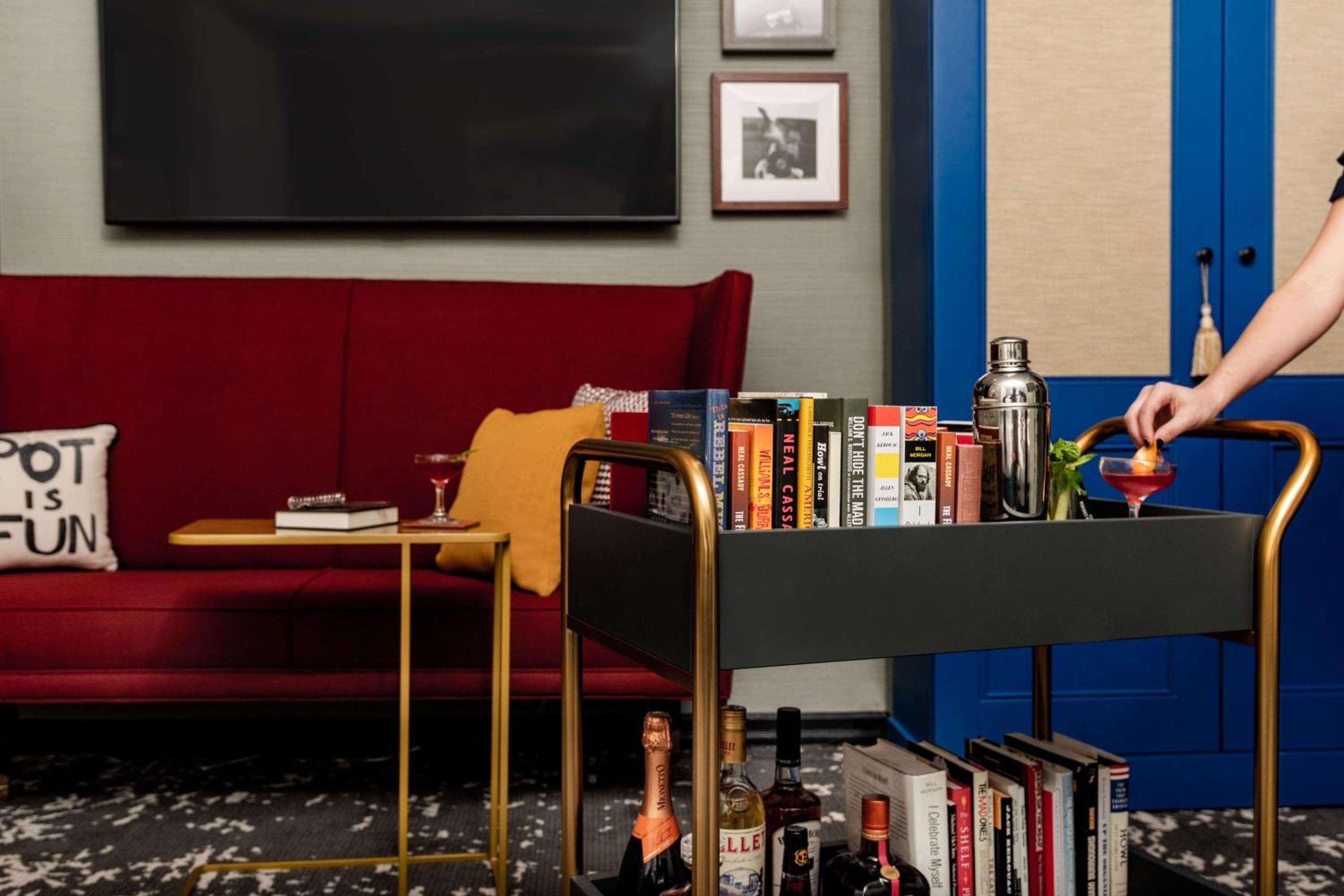 Deluxe Queen Room - Photo 3