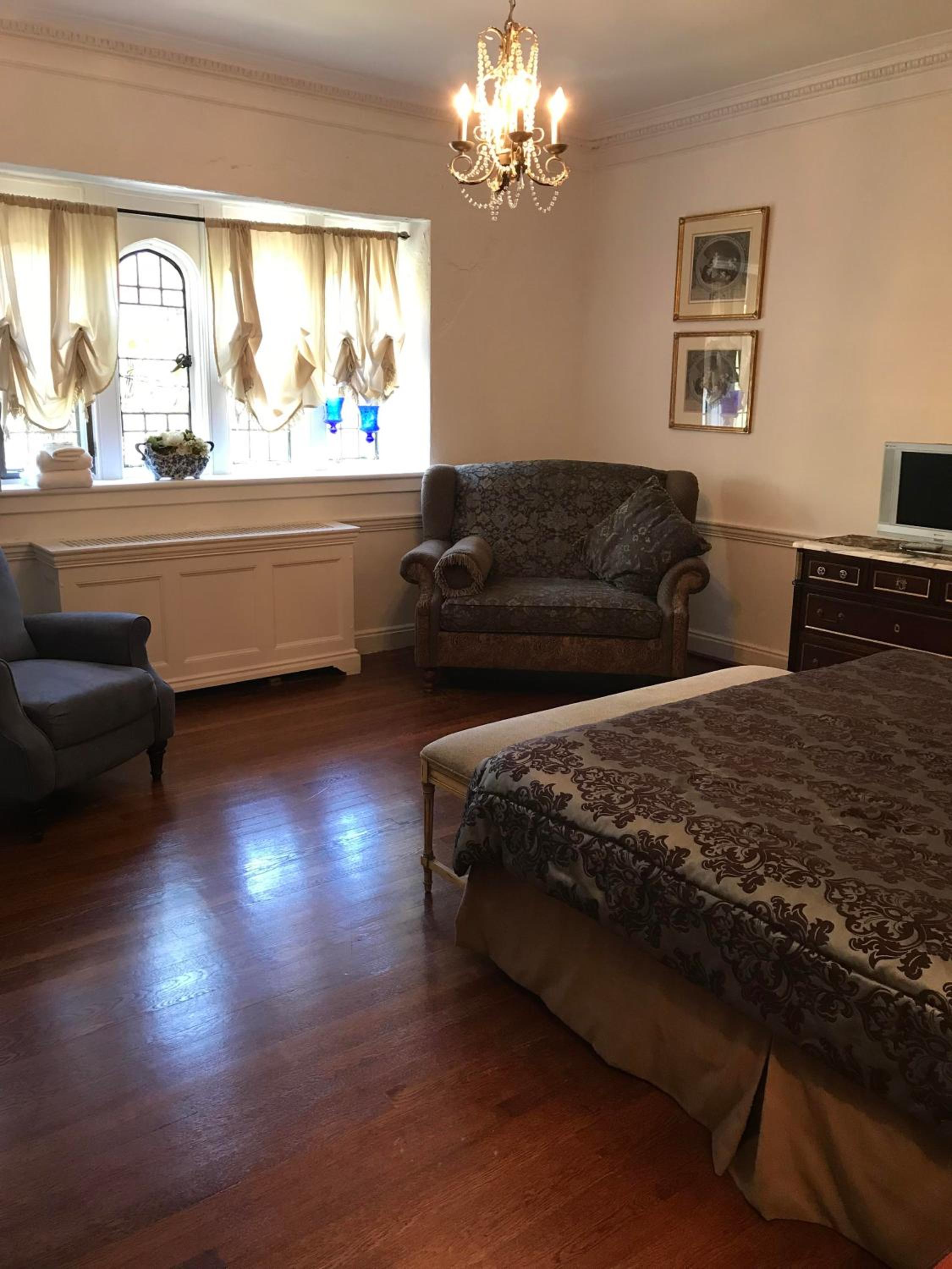 Standard Family Room photo 1