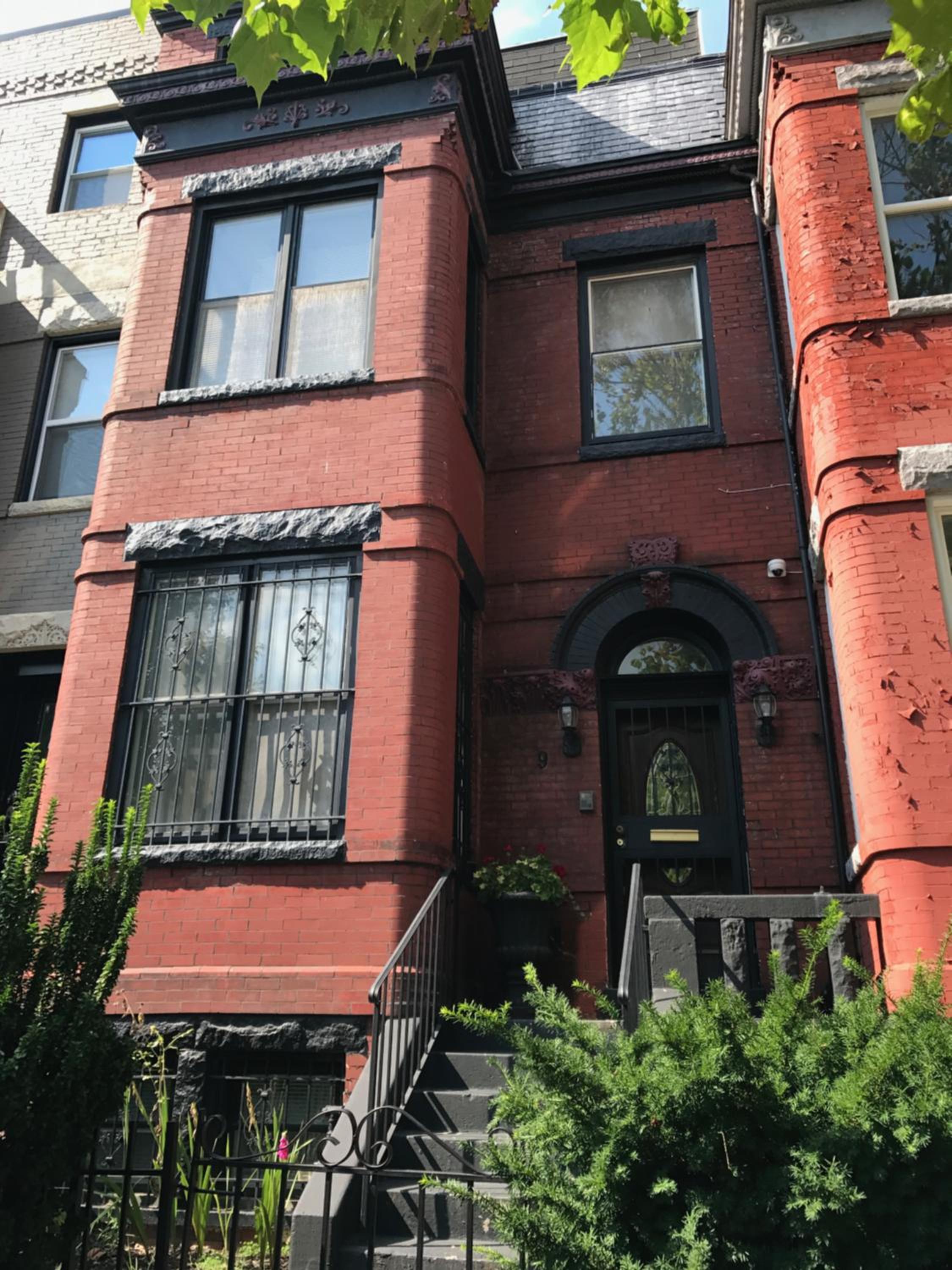 Five-Bedroom House - Photo 17