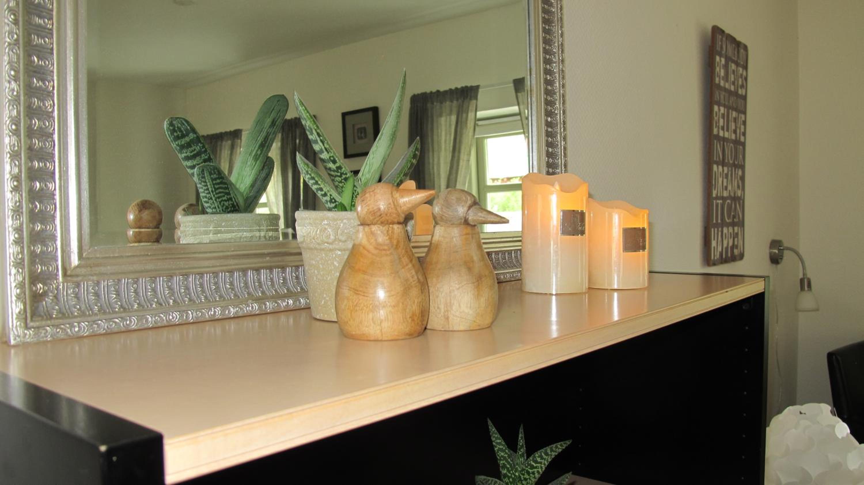 Family Room with Shared Bathroom photo 3