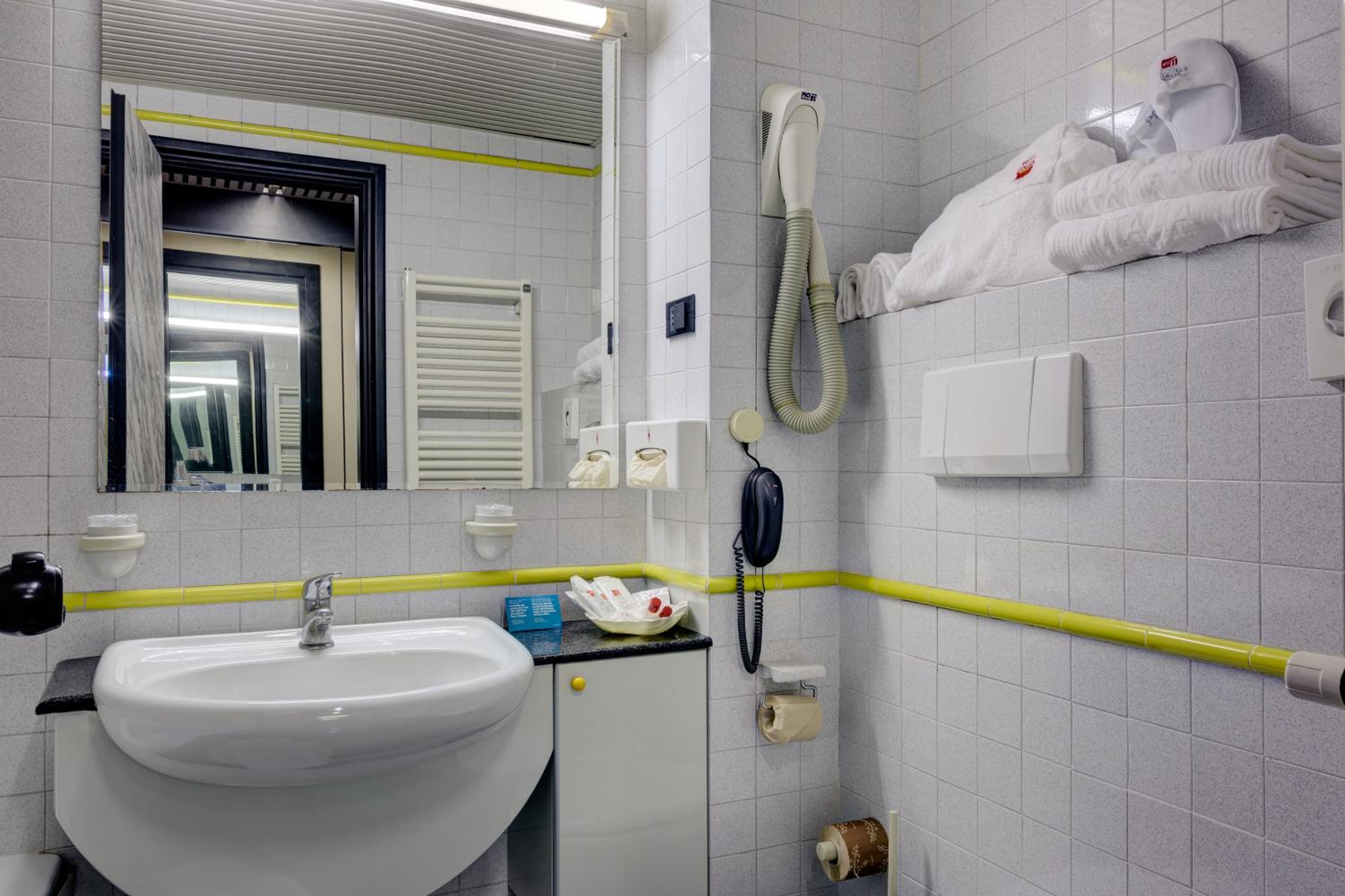 Double Room - Photo 3