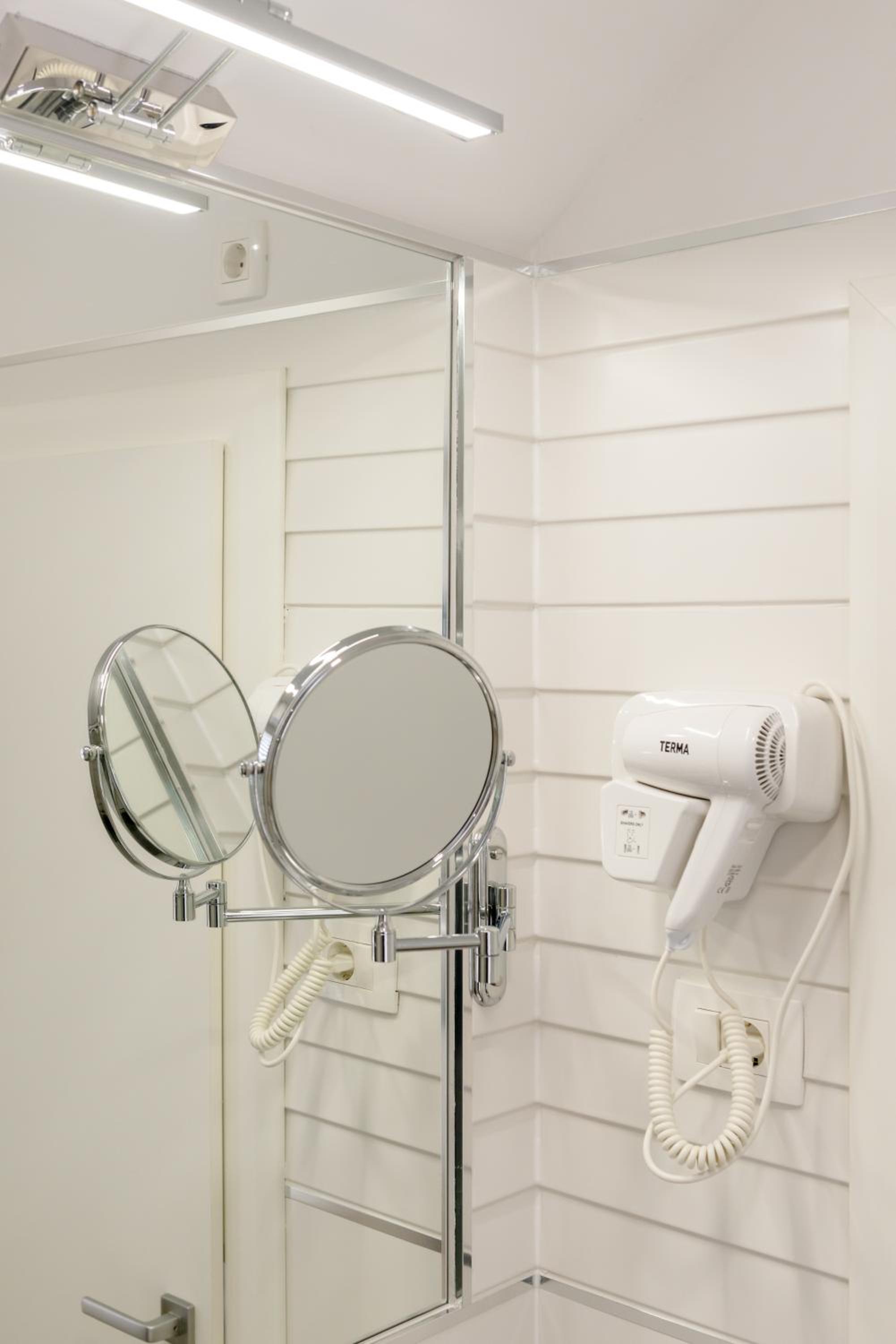 Studio Apartment - Photo 20