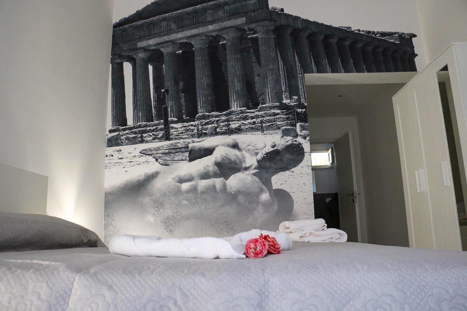 Deluxe King Room - Photo 31