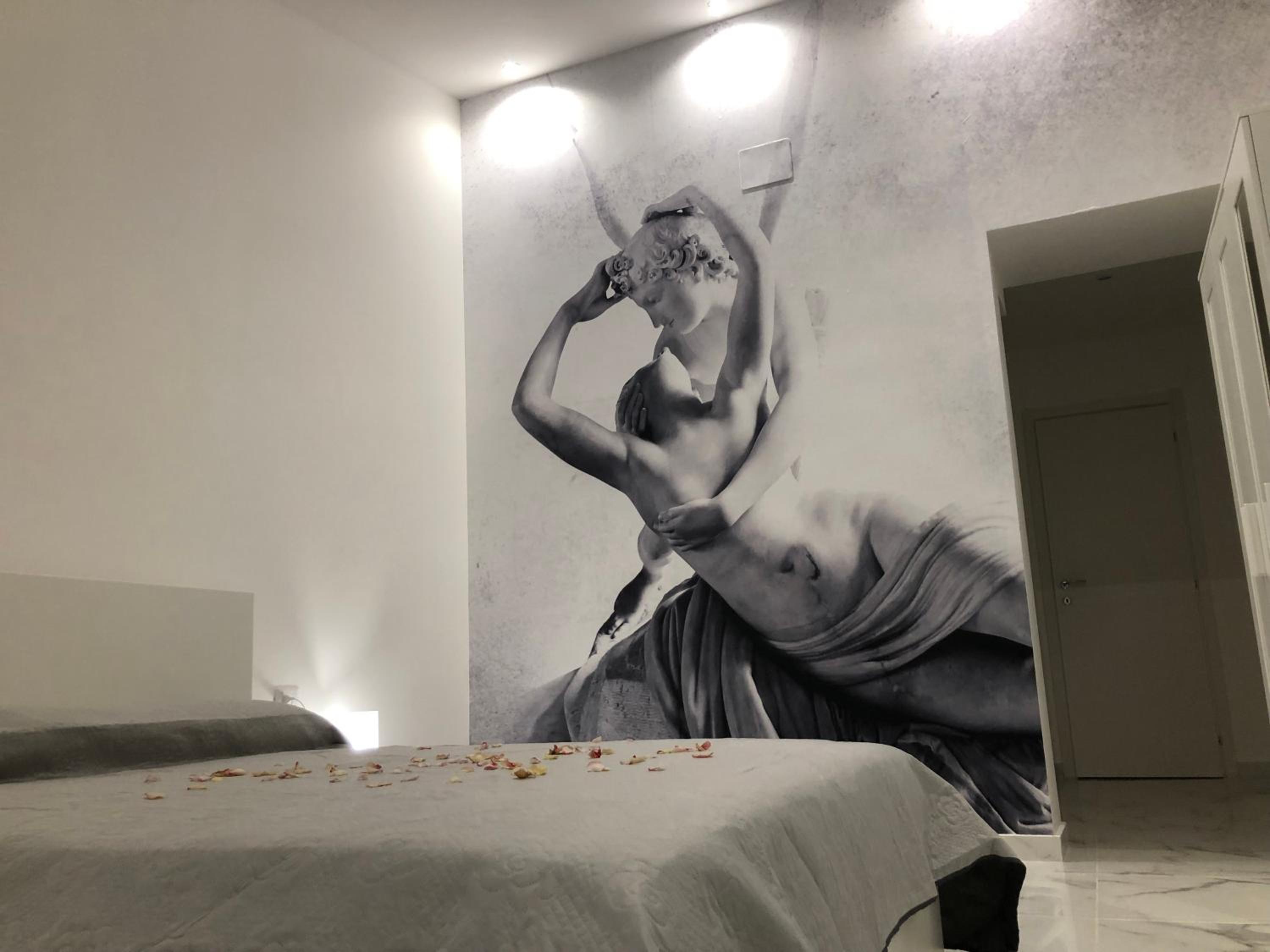 Deluxe King Room - Photo 33