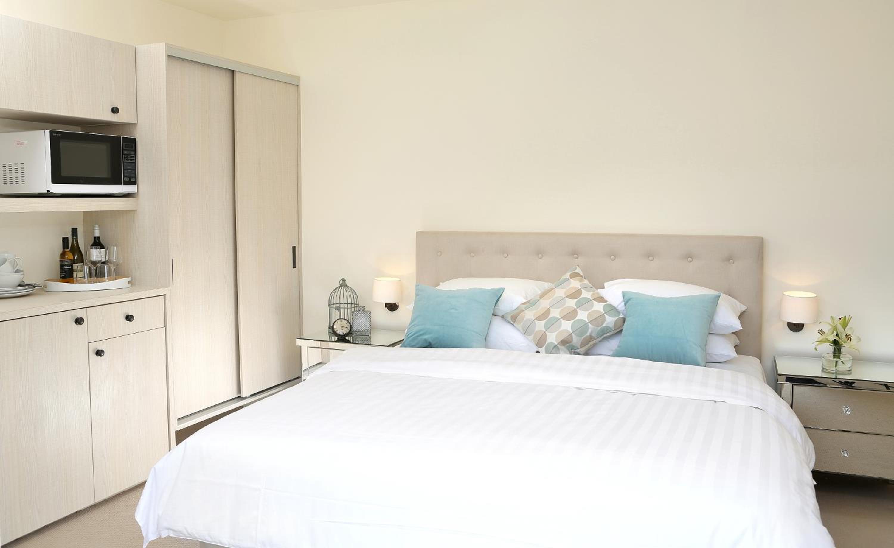 One-Bedroom Apartment - Photo 3