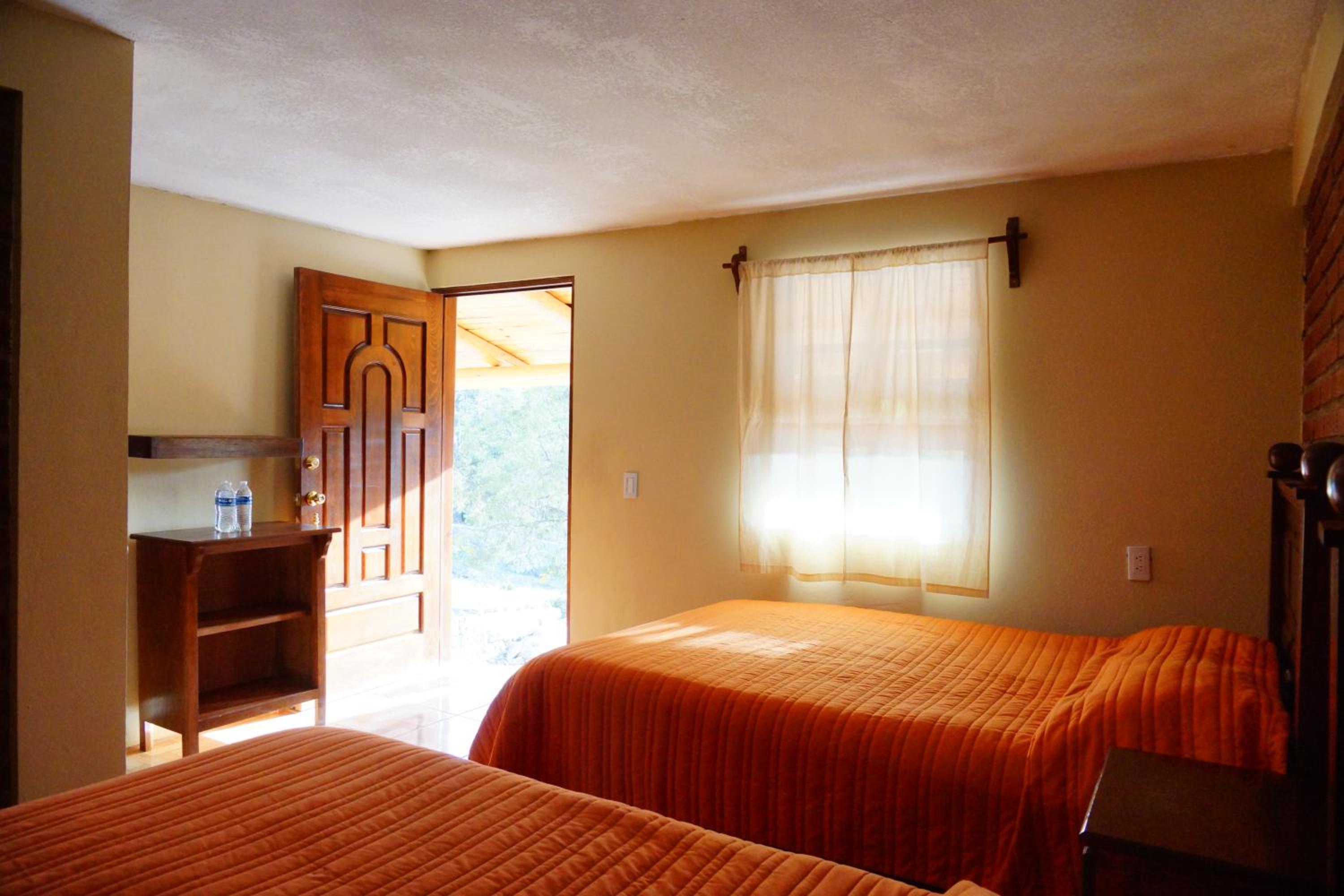 Twin Room with Bathroom - Photo 5