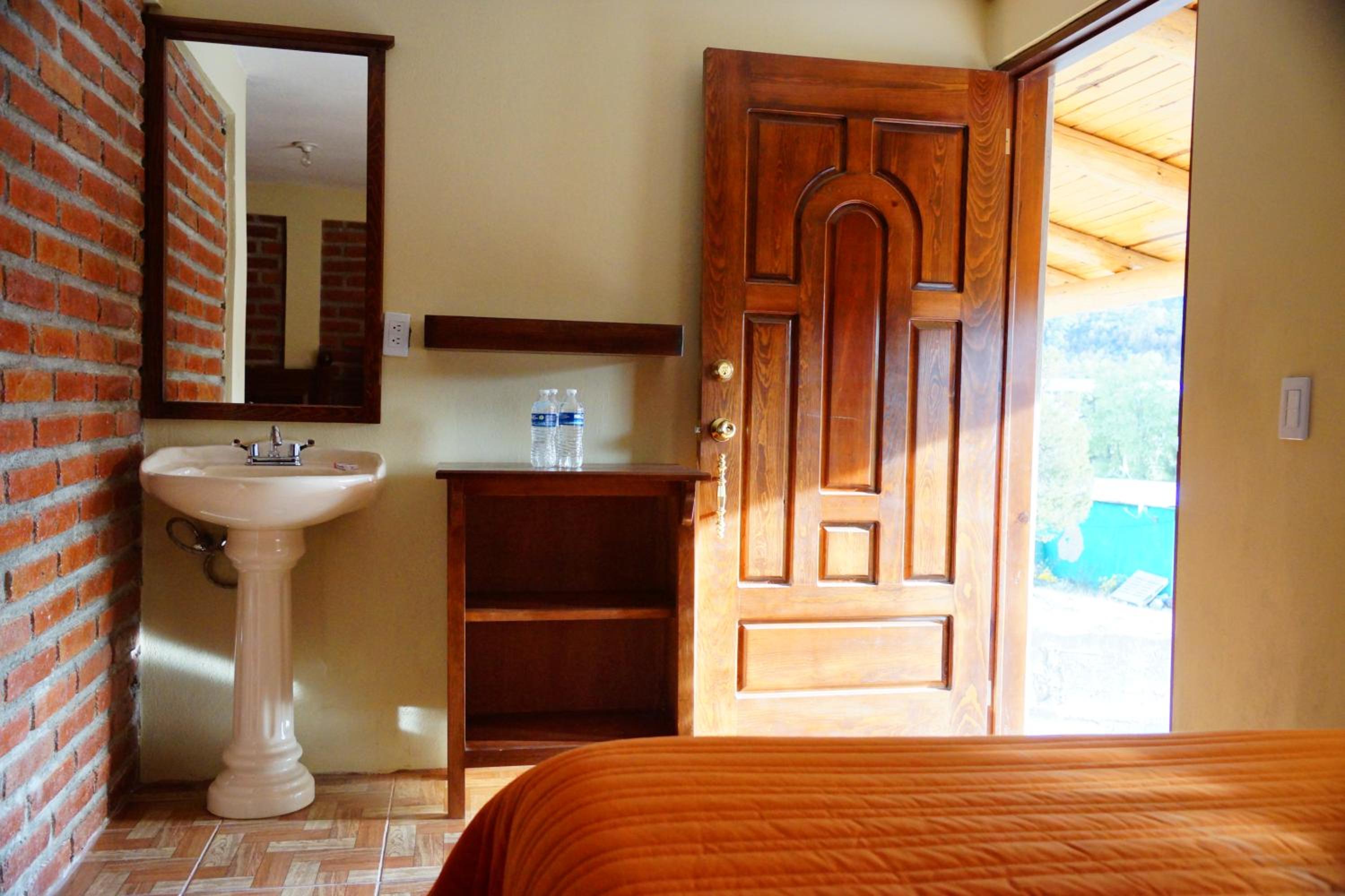 Twin Room with Bathroom - Photo 6
