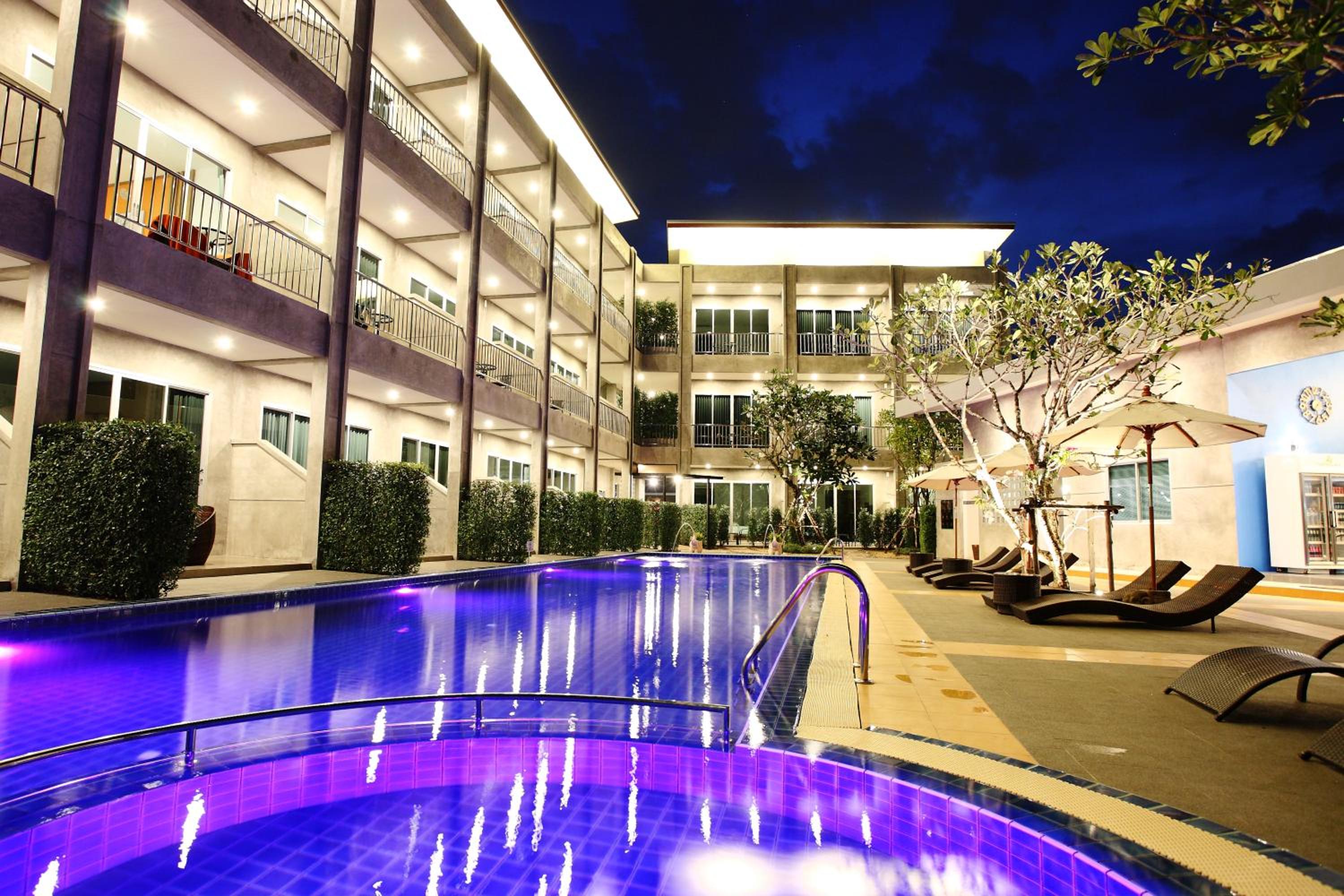Room with Pool Access - Photo 10