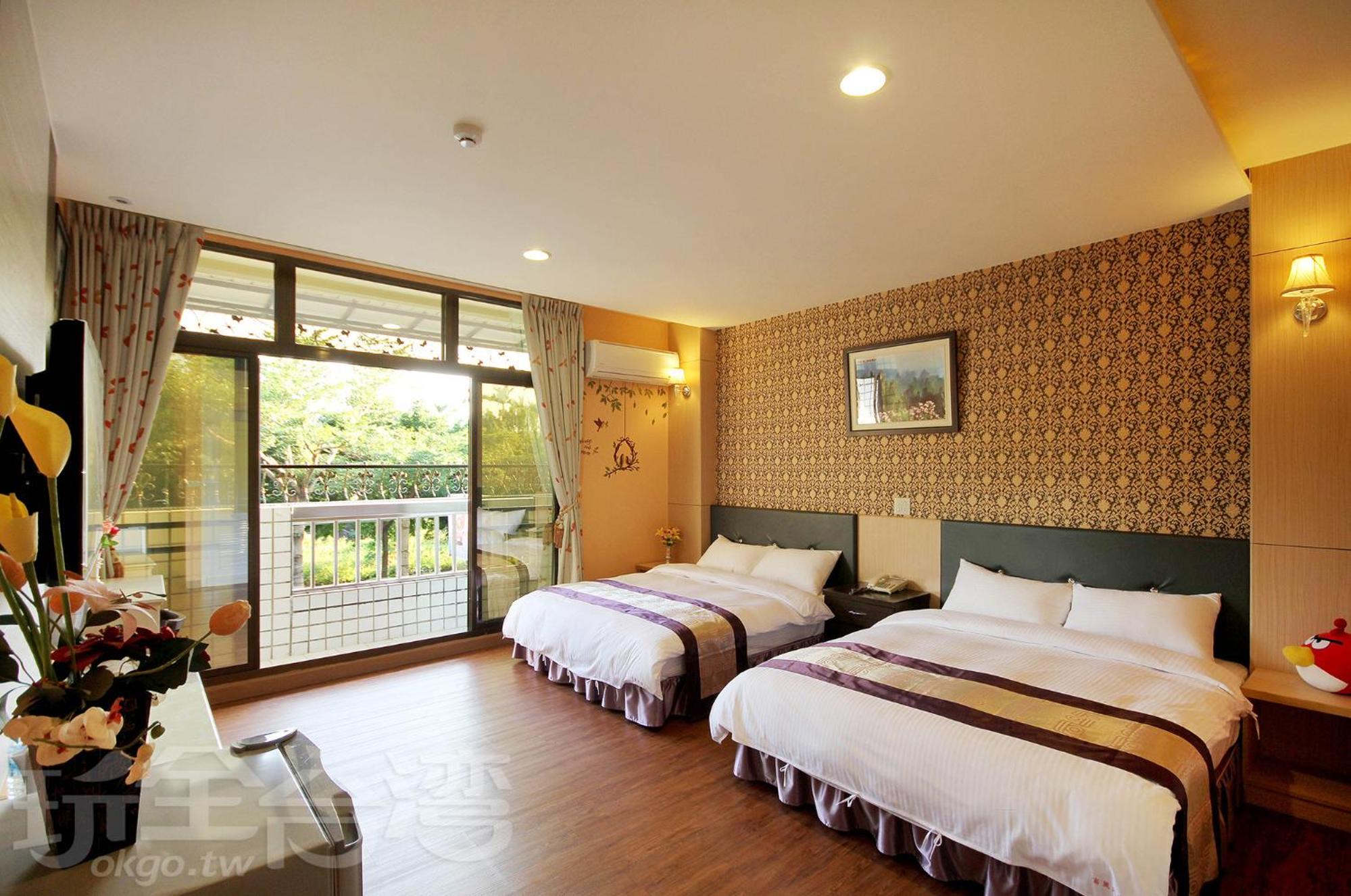 Quadruple Room with Private Bathroom photo 1