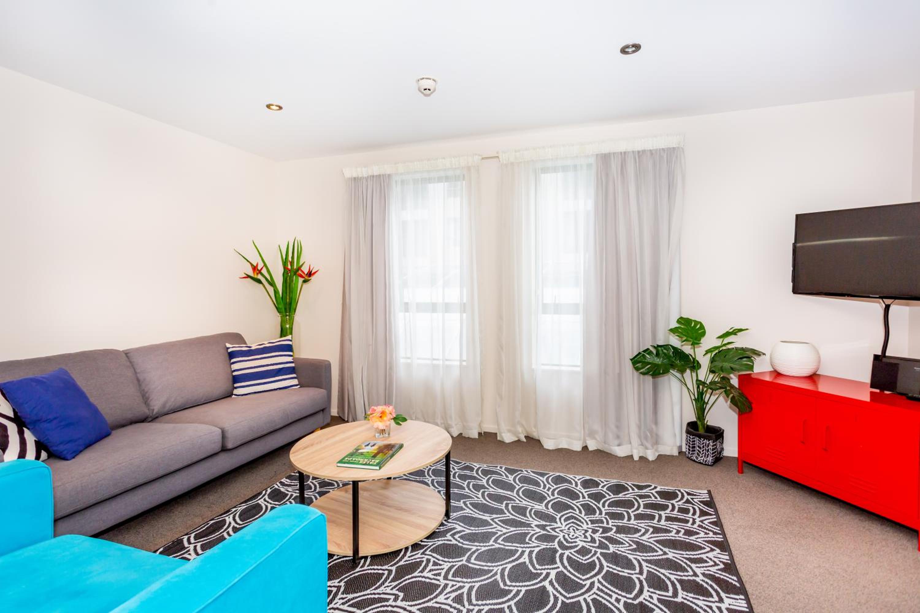 One-Bedroom Apartment photo 1