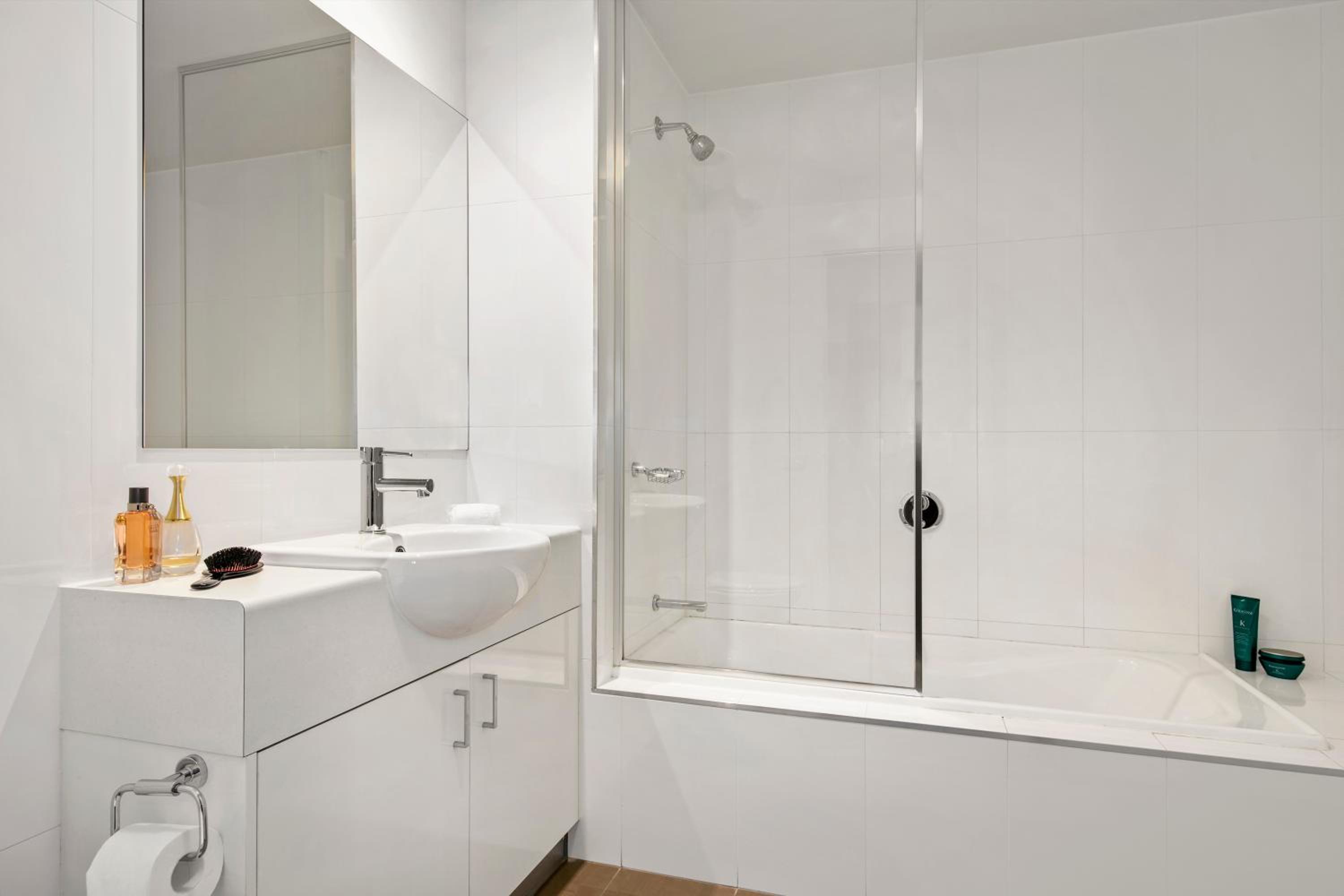 Three-Bedroom Apartment - Photo 4