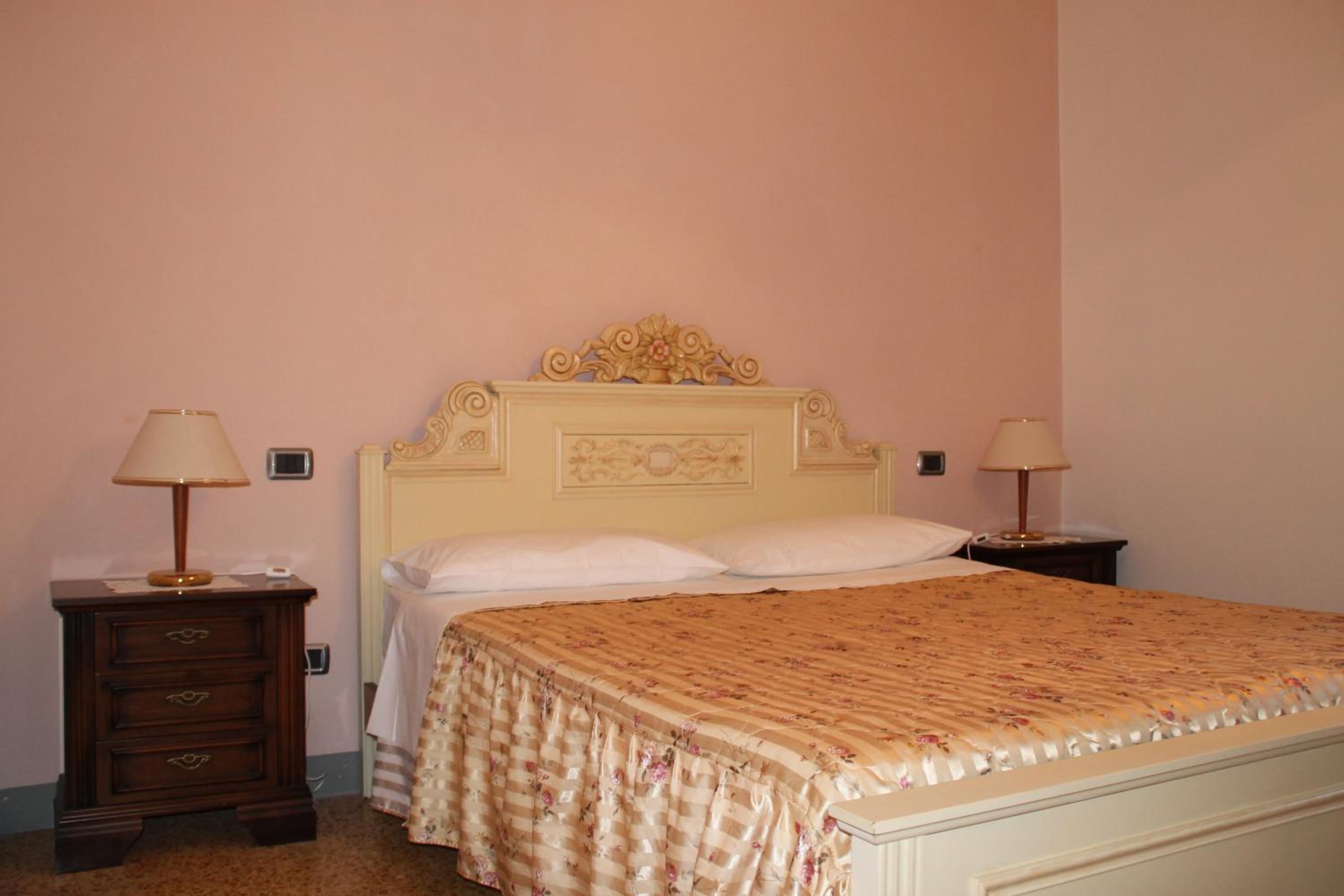 Standard Double Room photo 3