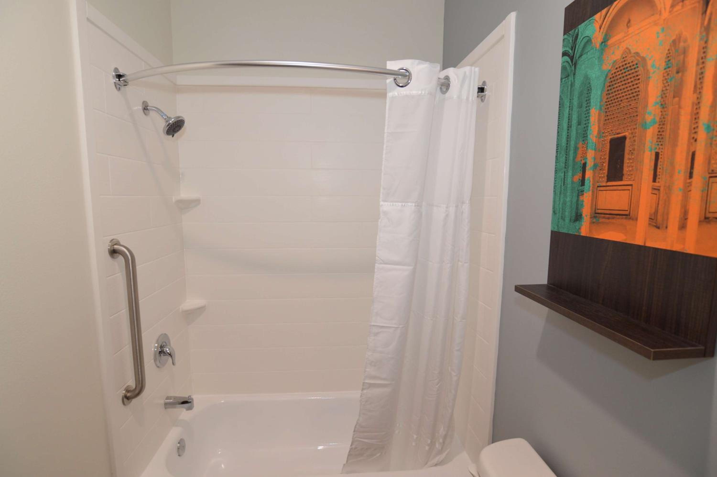 One-Bedroom Queen Suite with Two Queen Beds and Sofa Bed - Kitchen/Non-Smoking photo 2
