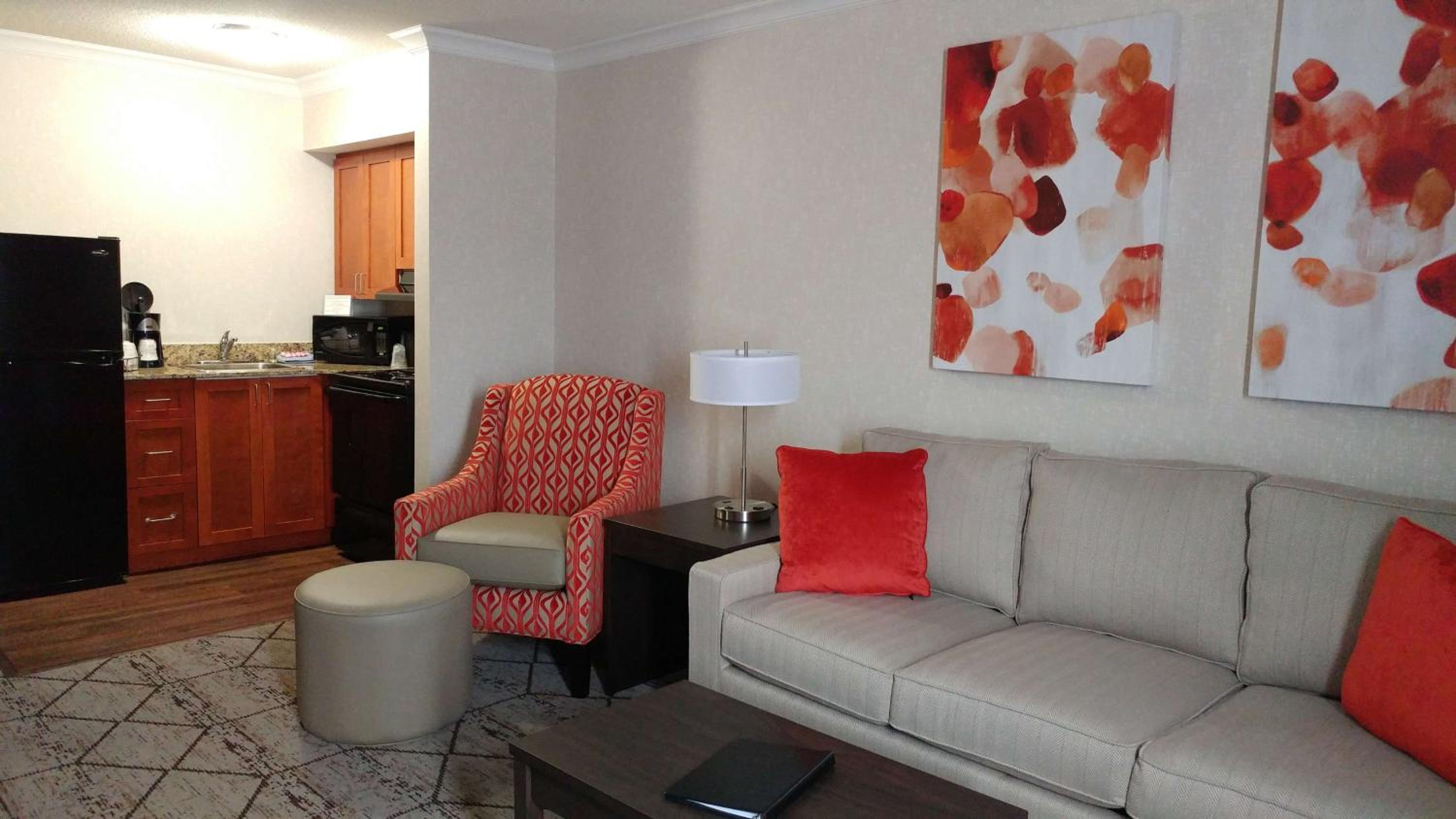 Queen Suite with Kitchen - Non-Smoking