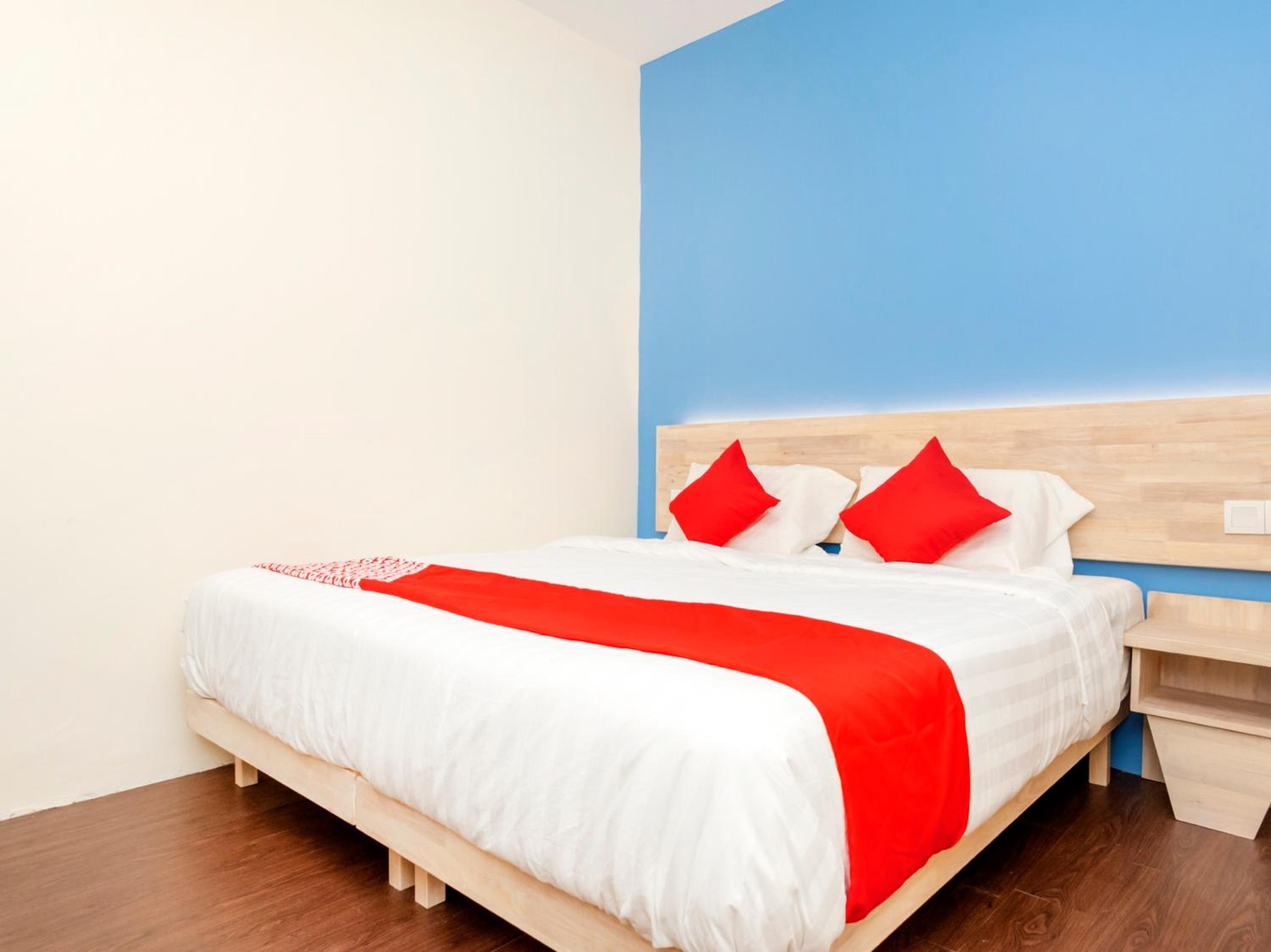 Standard King Room - Photo 1