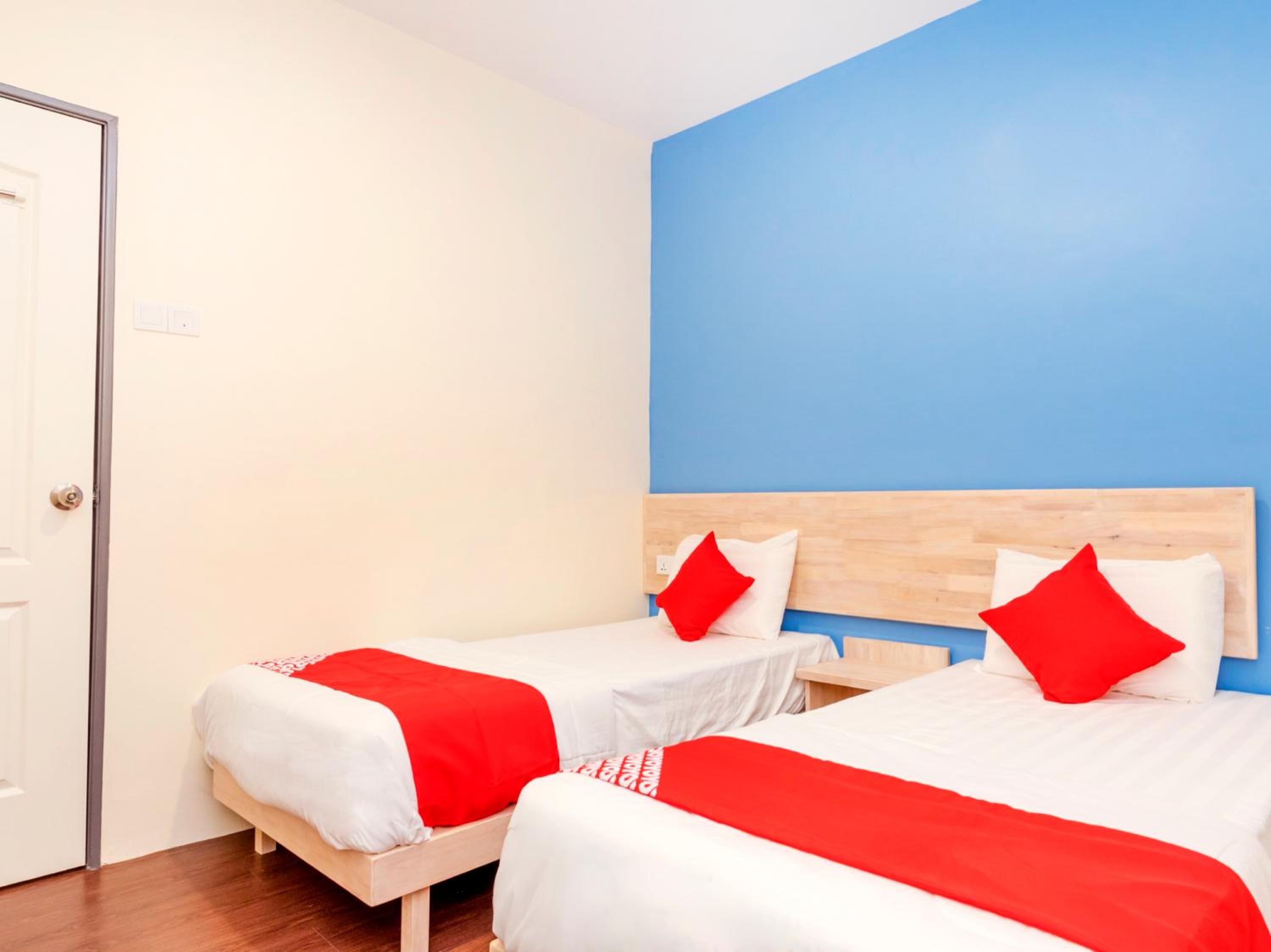Standard Twin Room - Photo 2