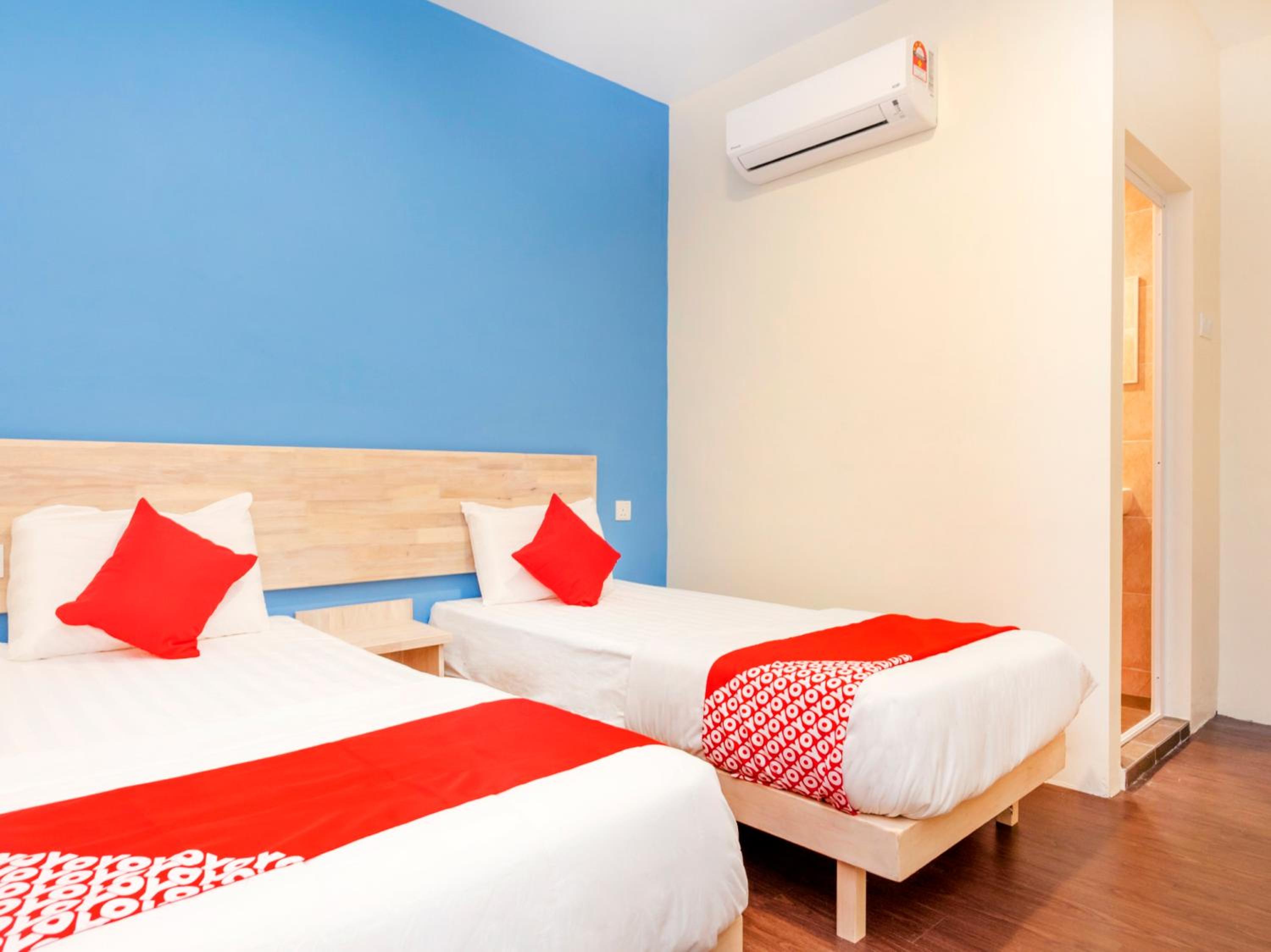 Standard Twin Room - Photo 4
