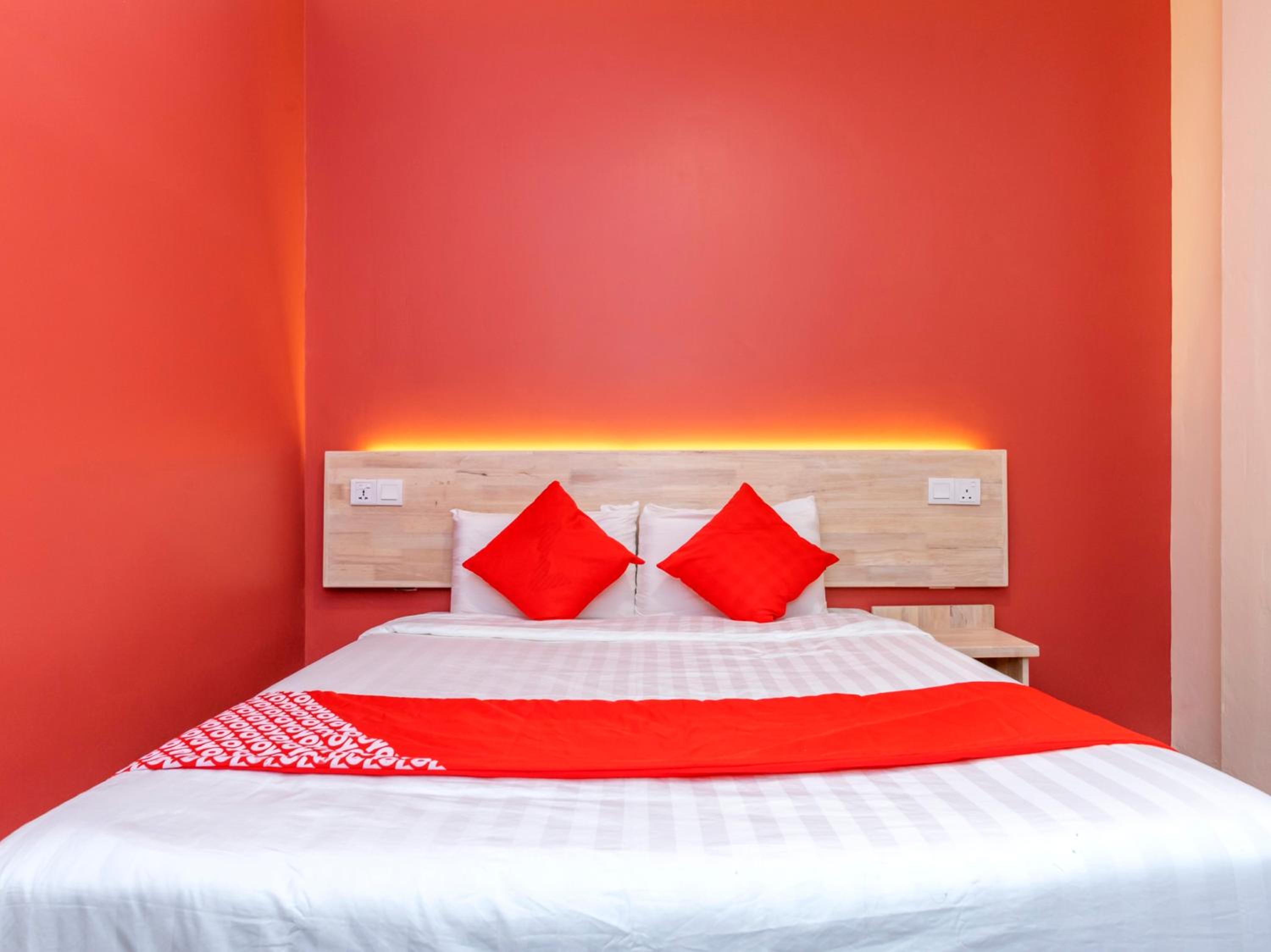 Premium King Room - Photo 2