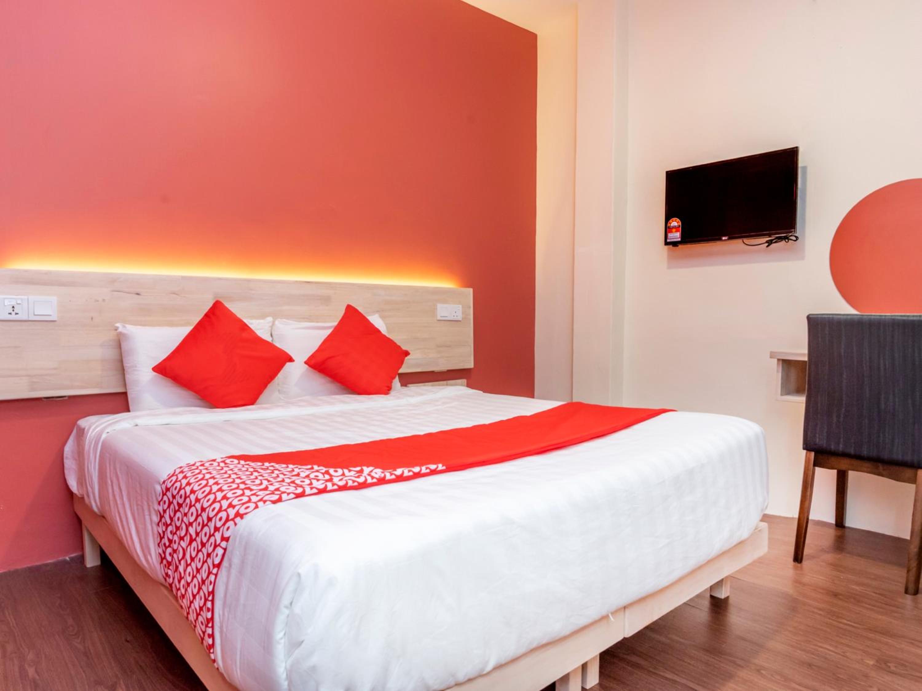 Premium King Room - Photo 3
