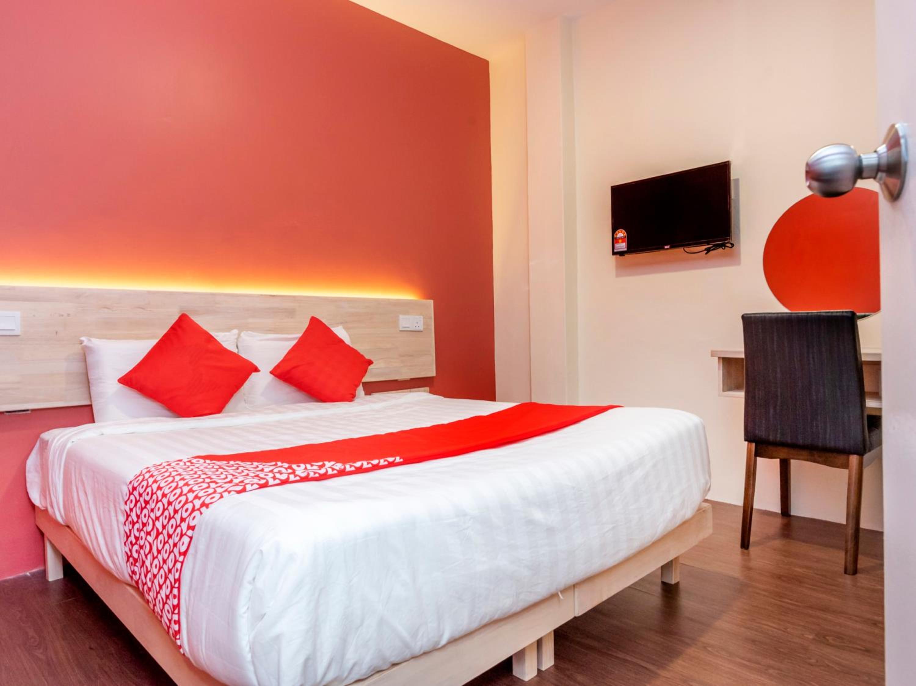 Premium King Room - Photo 4