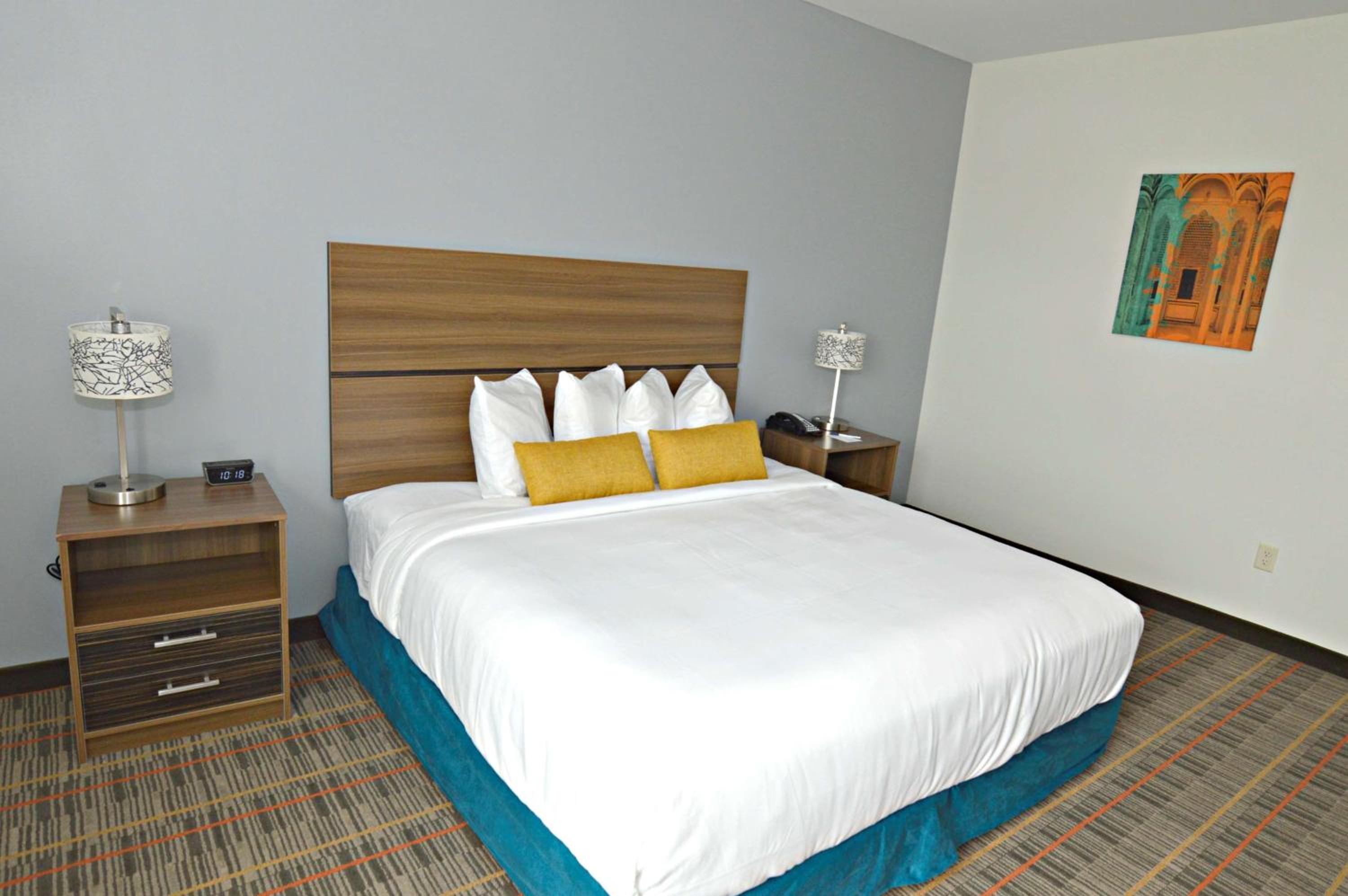 King Room with Kitchenette - Photo 3