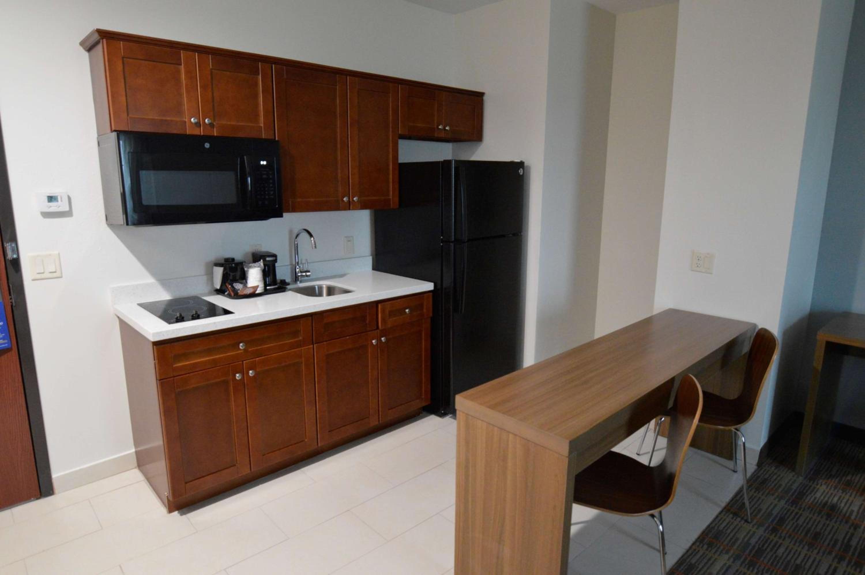 One-Bedroom King Suite with Sofa bed and Kitchen - Non-Smoking photo 2