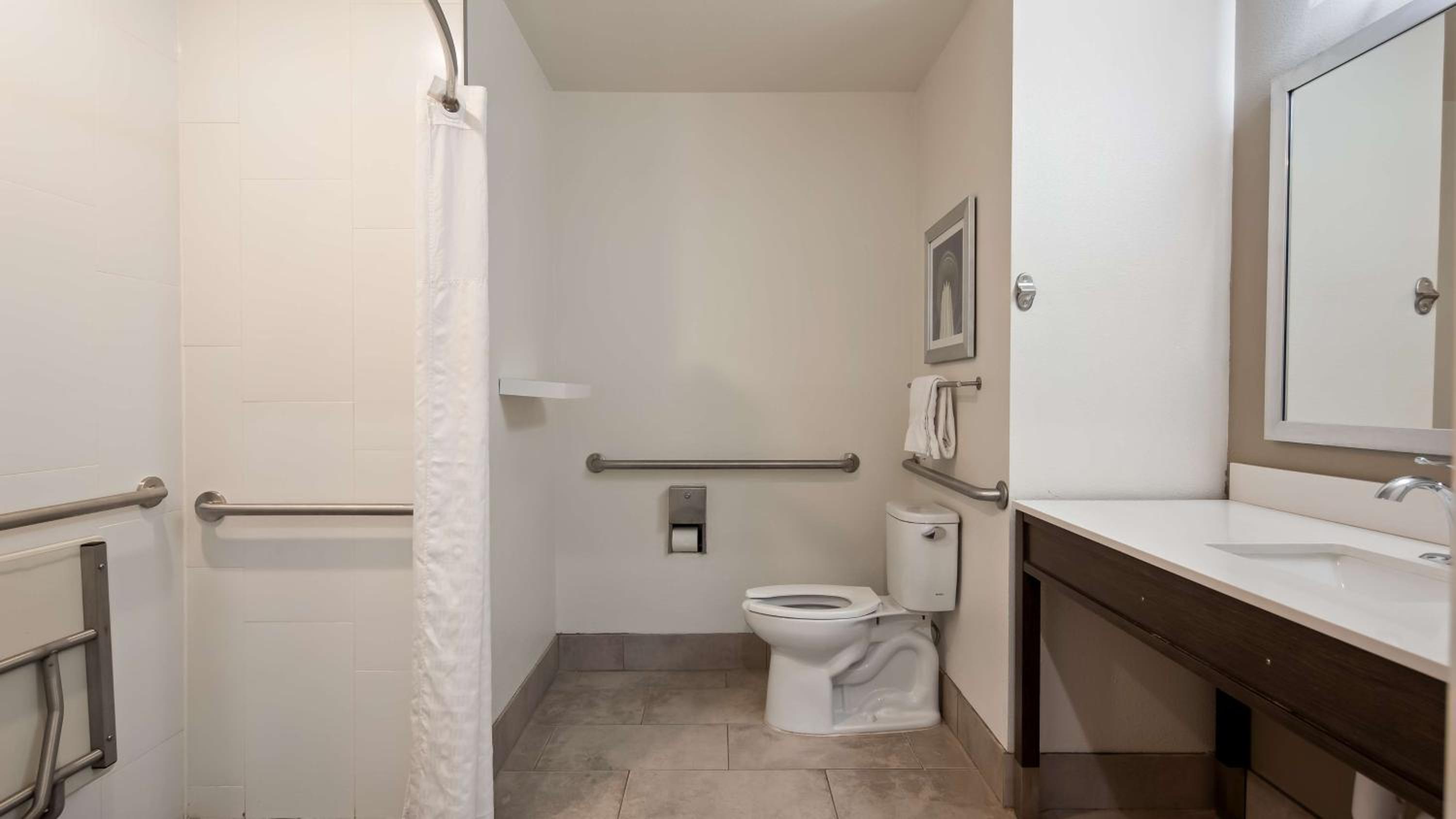 King Room with Roll-in Shower - Disability Access/Non-Smoking photo 3