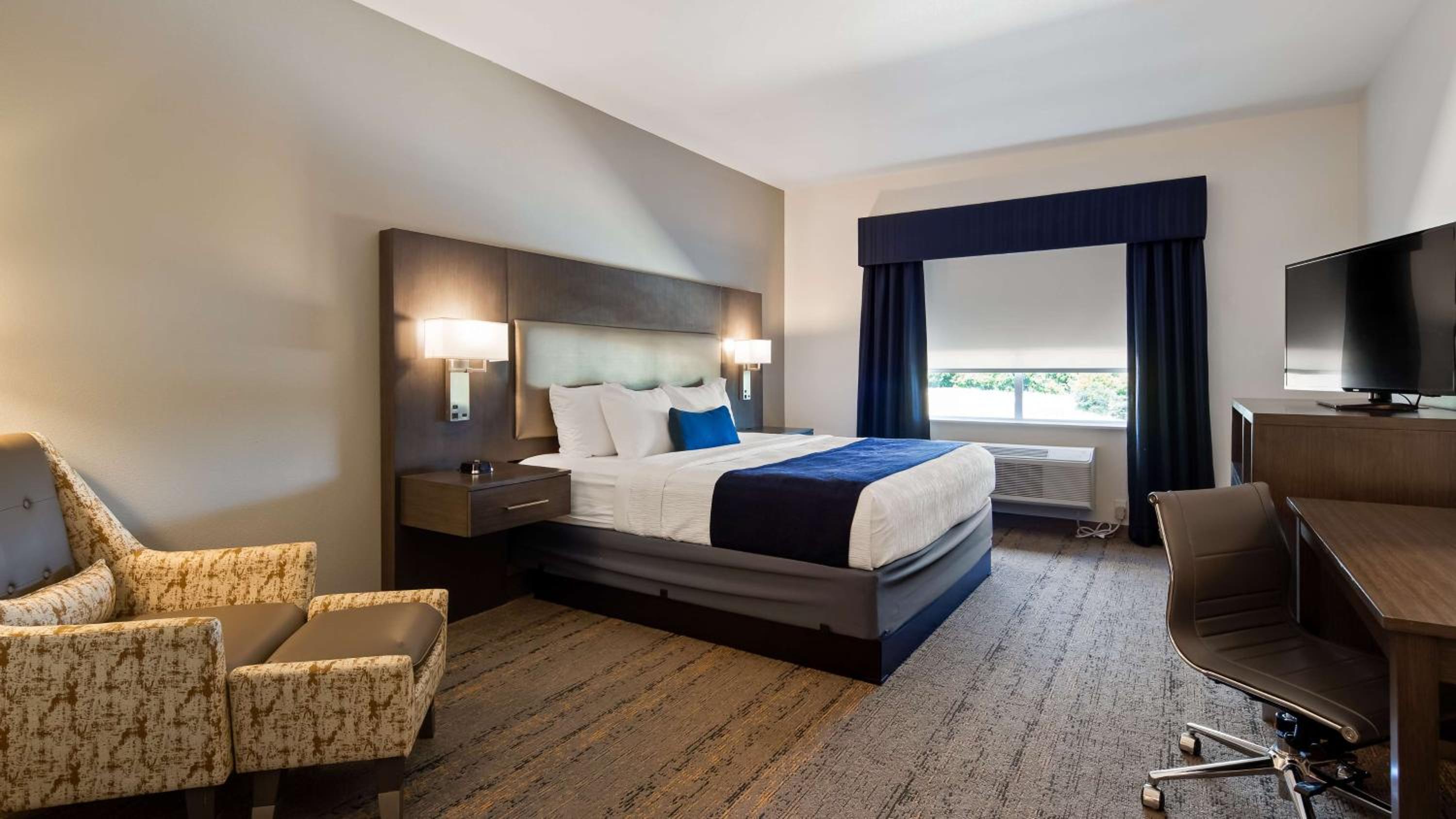 Oversize King Room - Non-Smoking photo 1