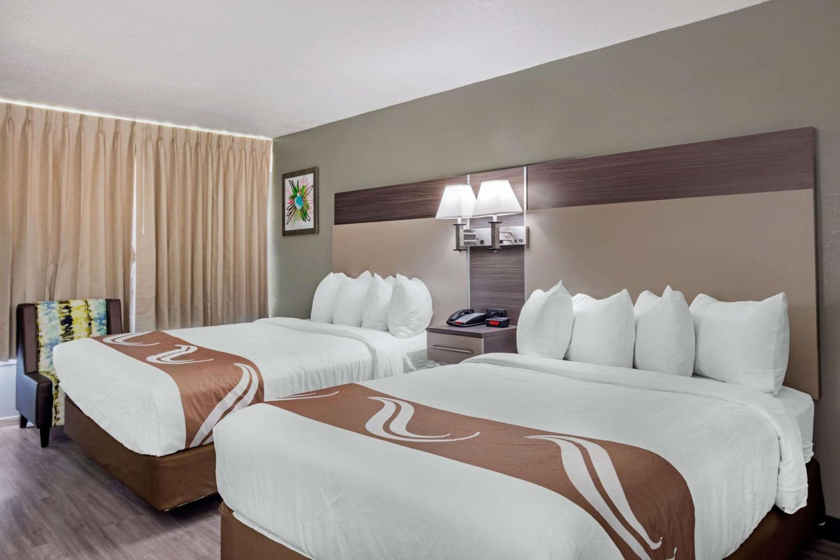 Queen Room With Two Queen Beds - Non-Smoking photo 1