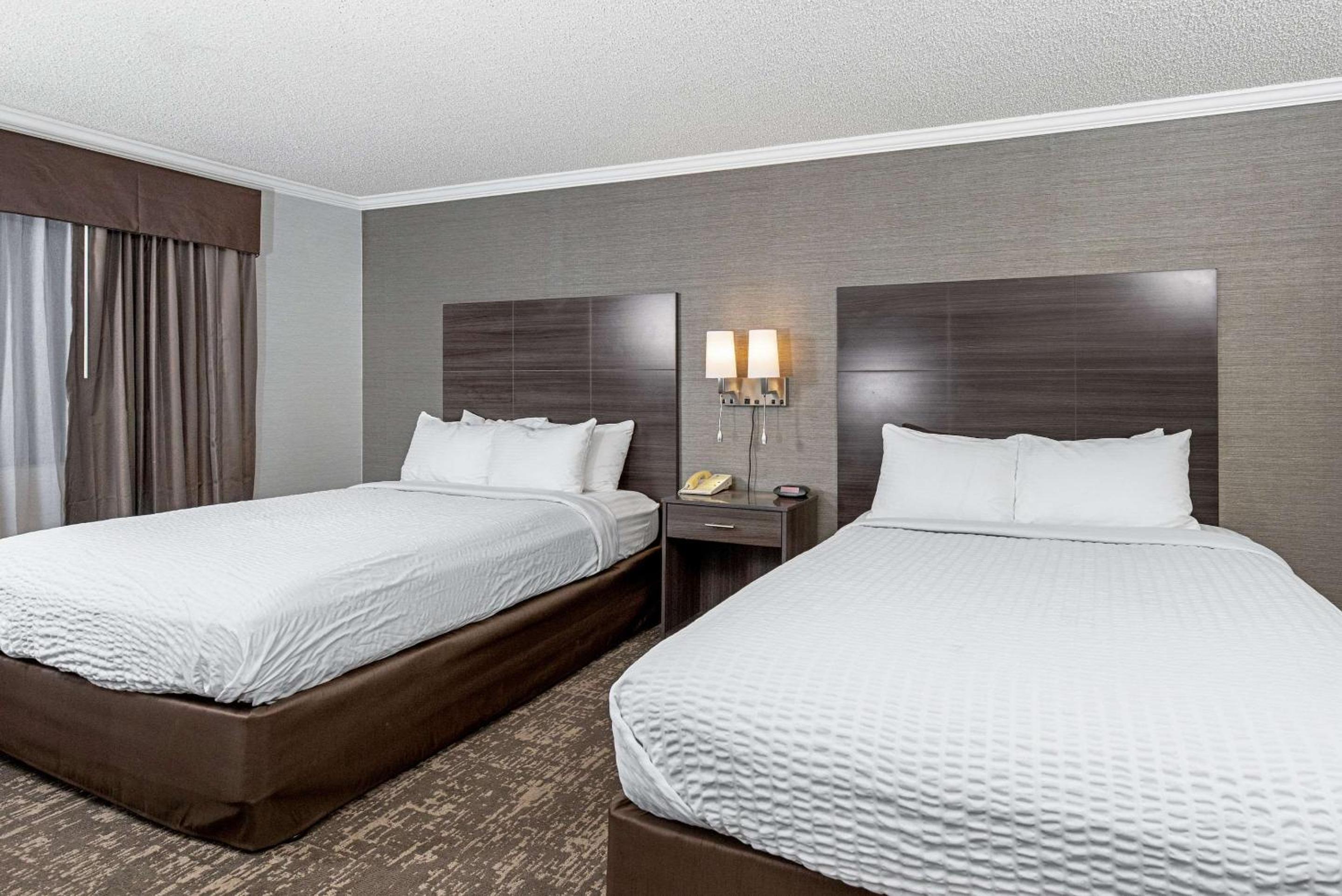 Queen Room with Two Queen Beds and Tub - Accessible/Non-Smoking photo 1