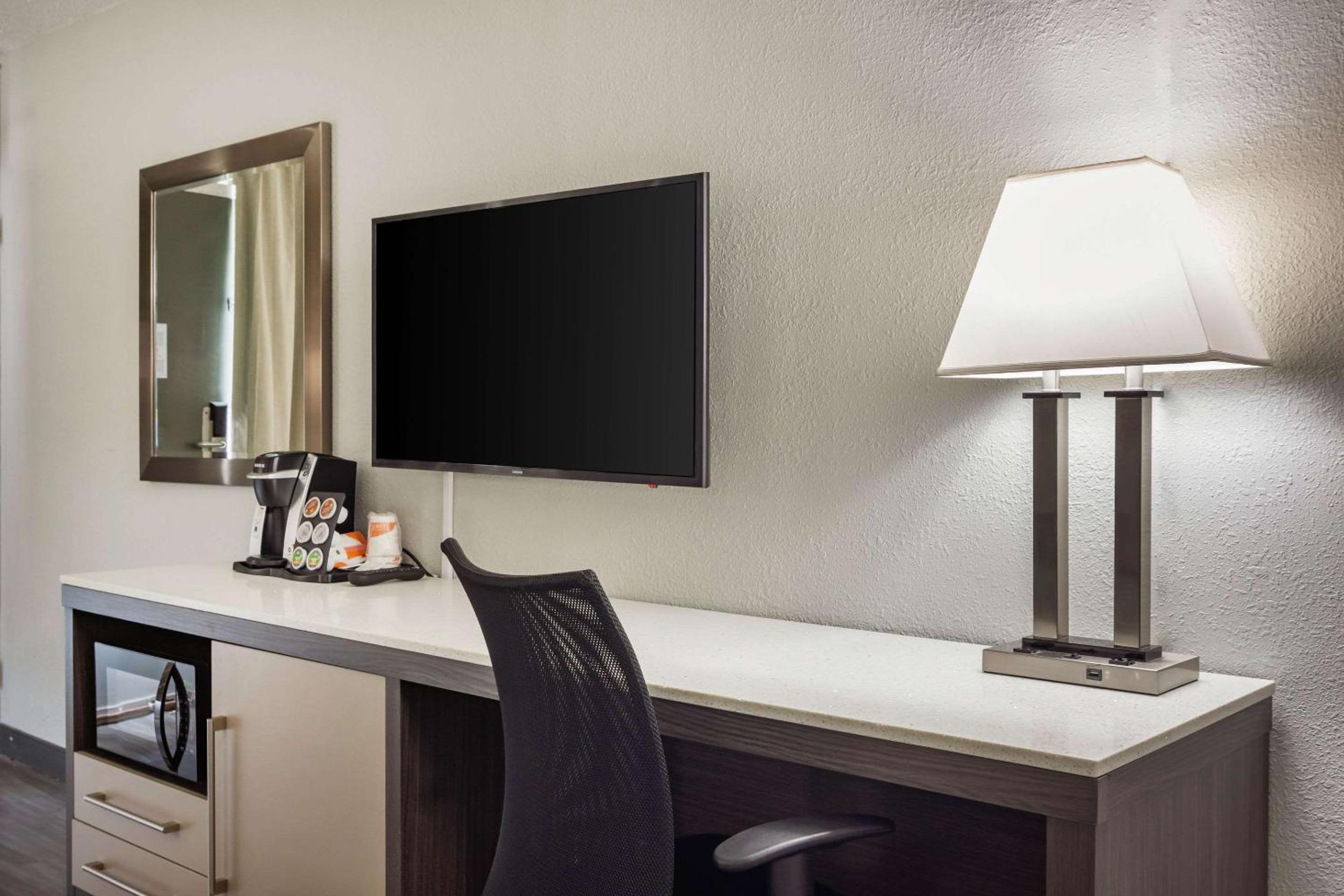 King Room - Accessible/Non-Smoking photo 3