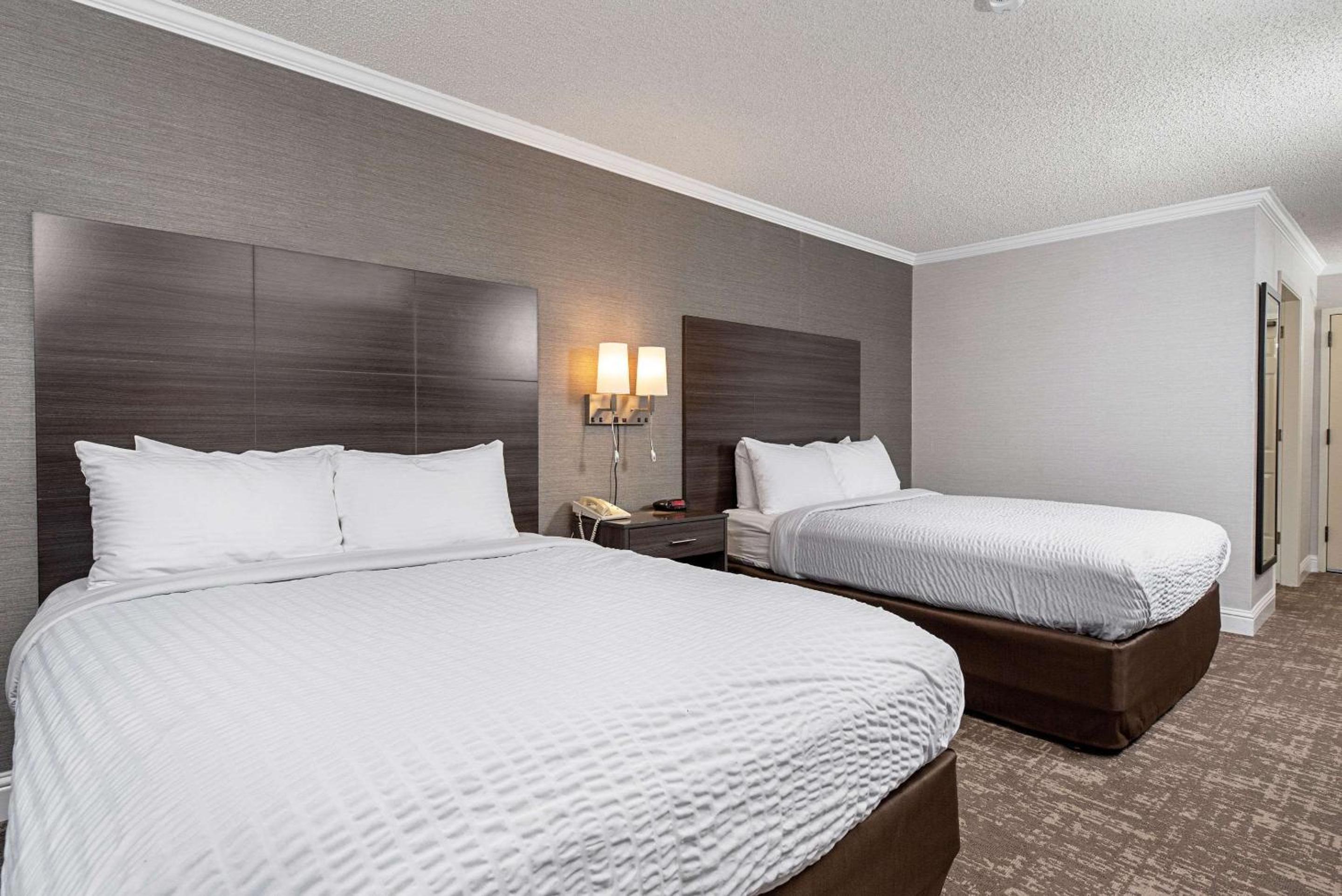 Queen Room with Two Queen Beds - Non-Smoking - Photo 1