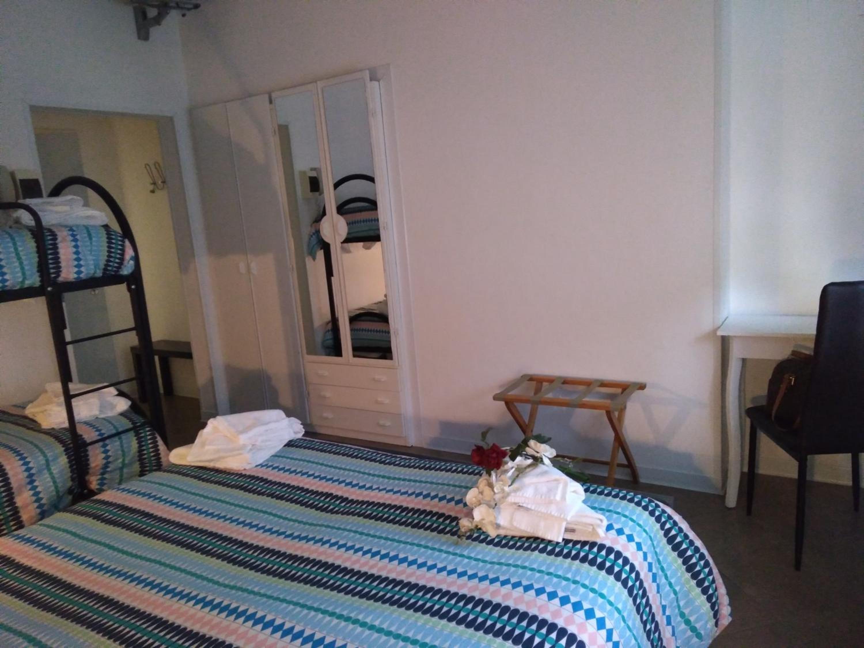 Quadruple Room - Photo 2