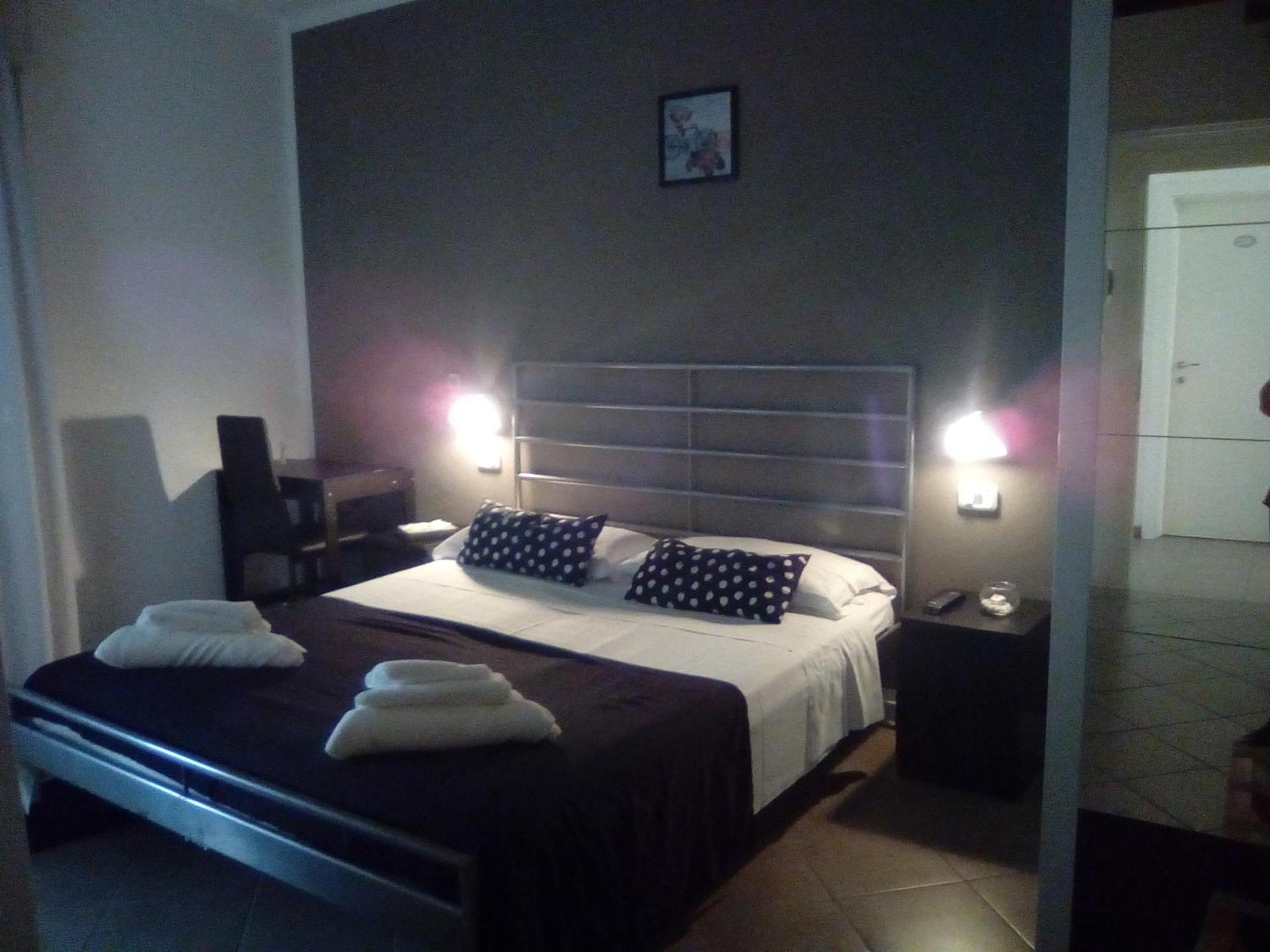 Double Room - Photo 18