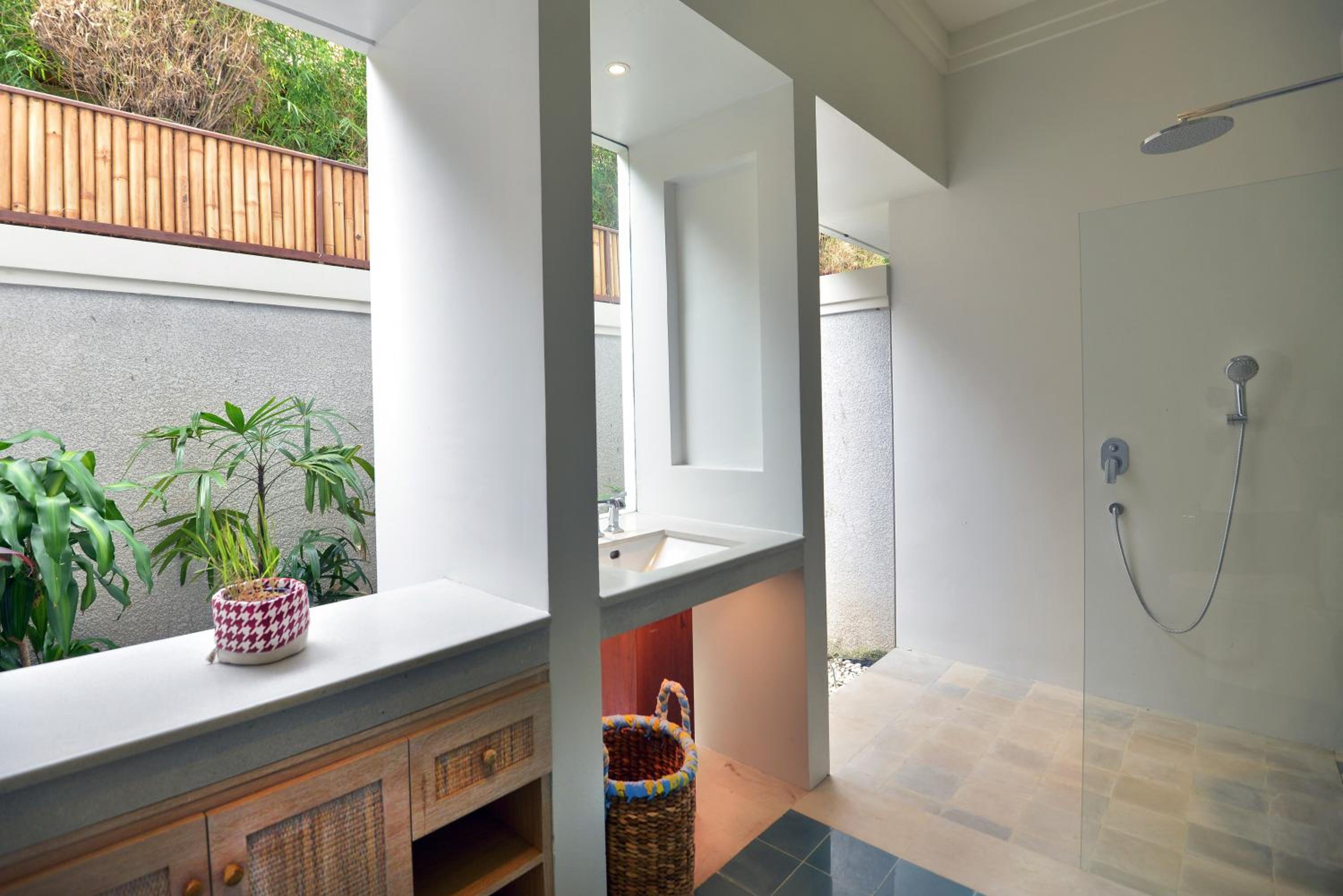 Two-Bedroom Apartment with Pool Access - Photo 3