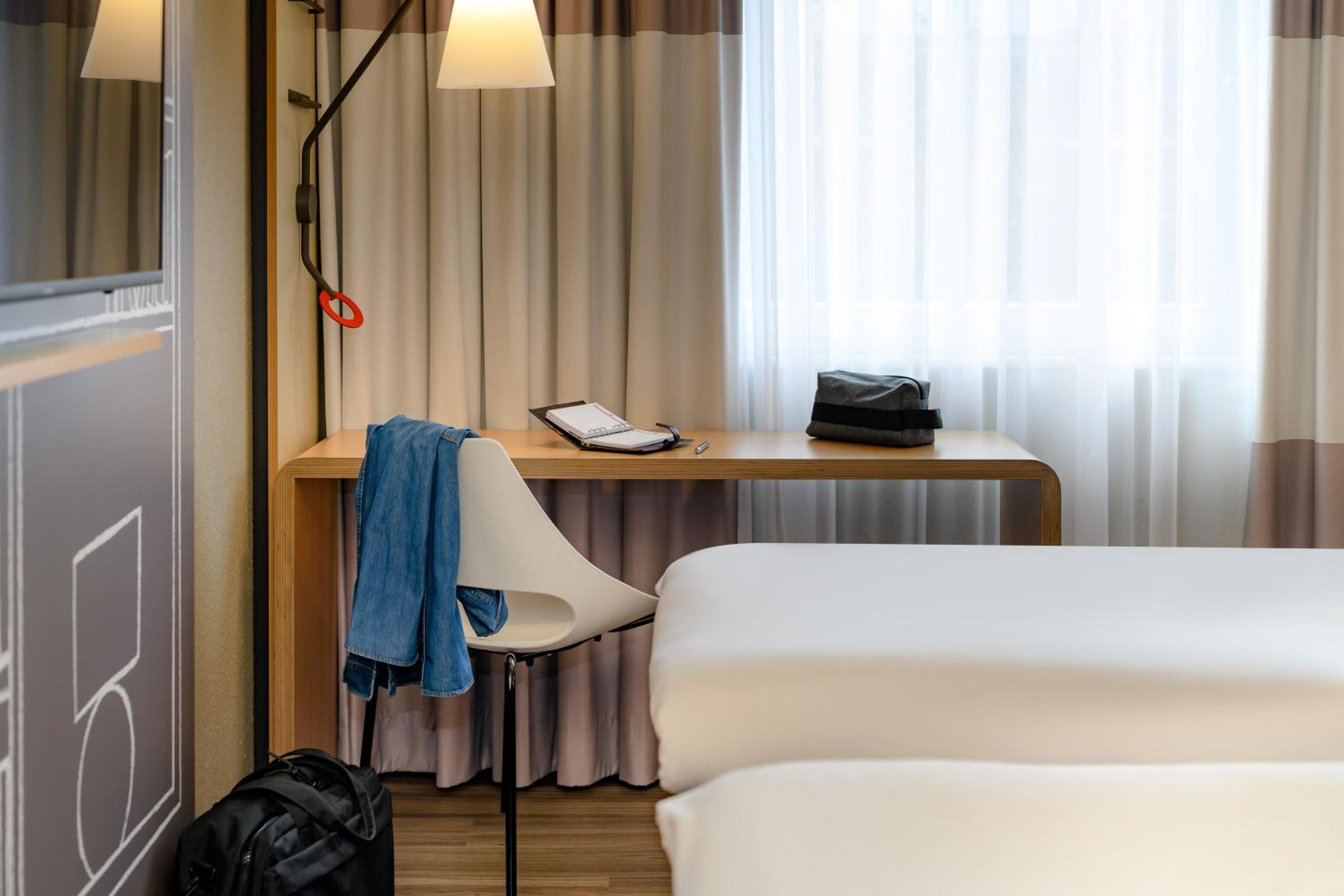 Standard Twin Room - Photo 2