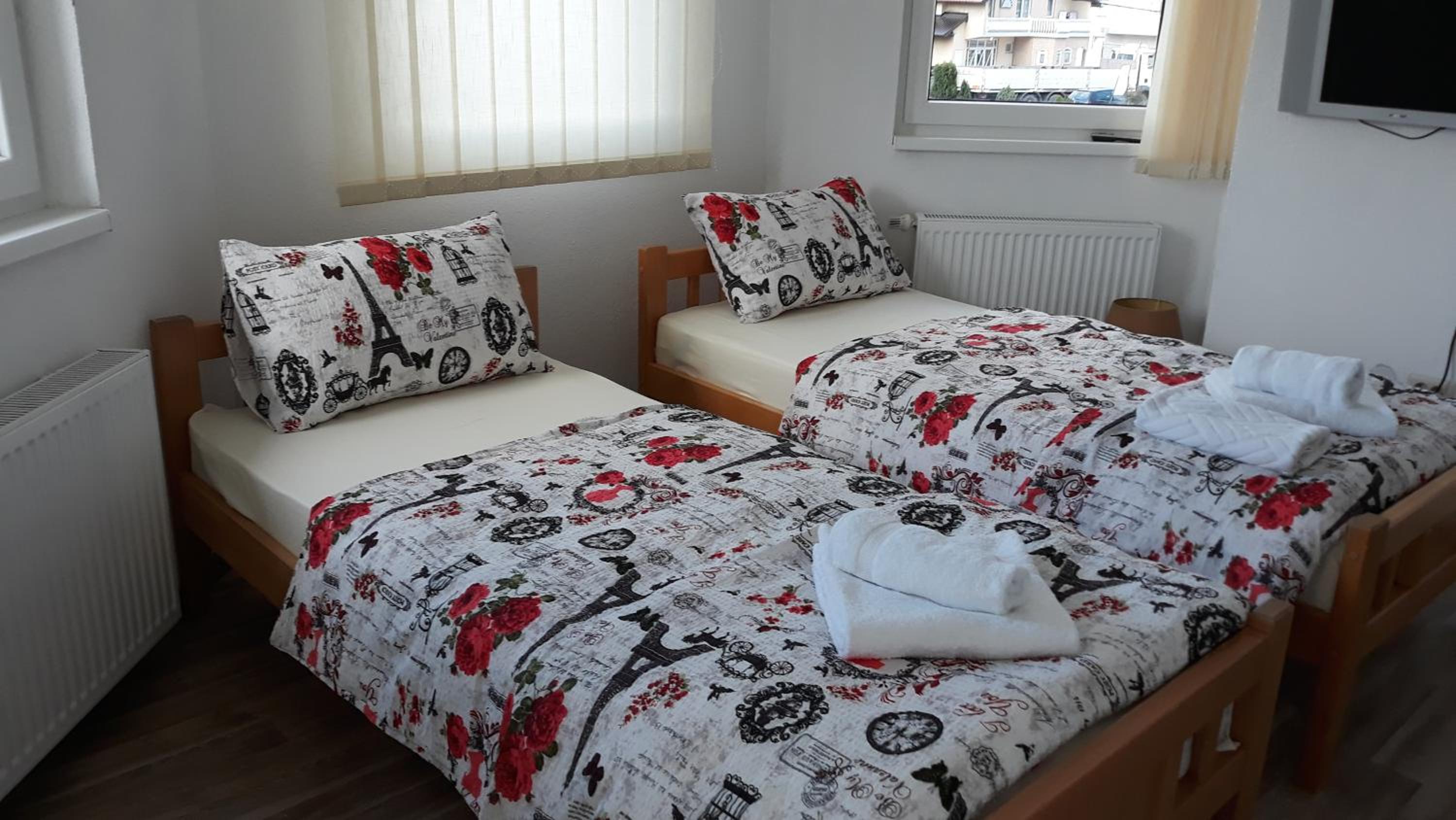 Double or Twin Room with Private Bathroom photo 2
