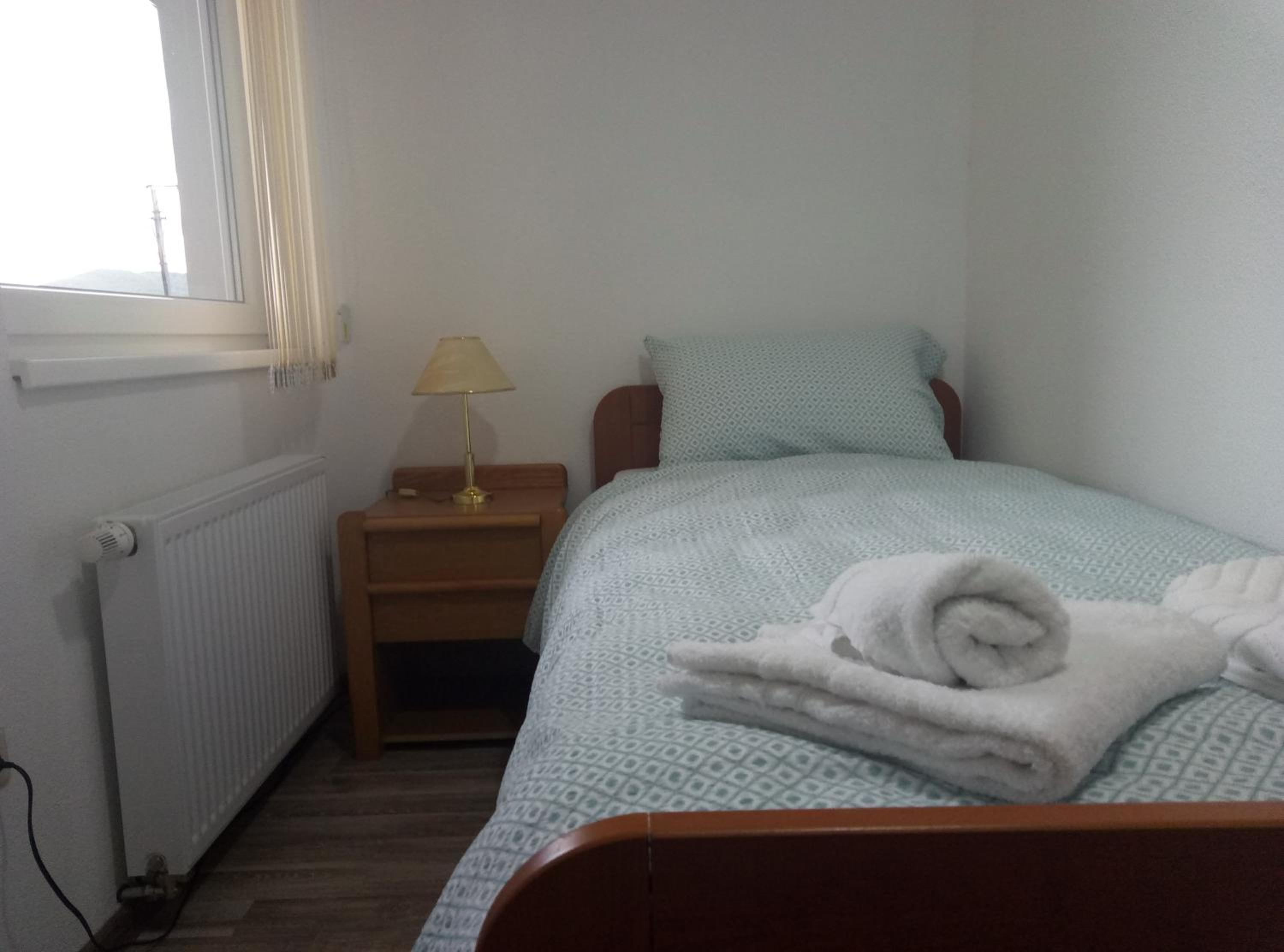 Single Room with Private Bathroom photo 2