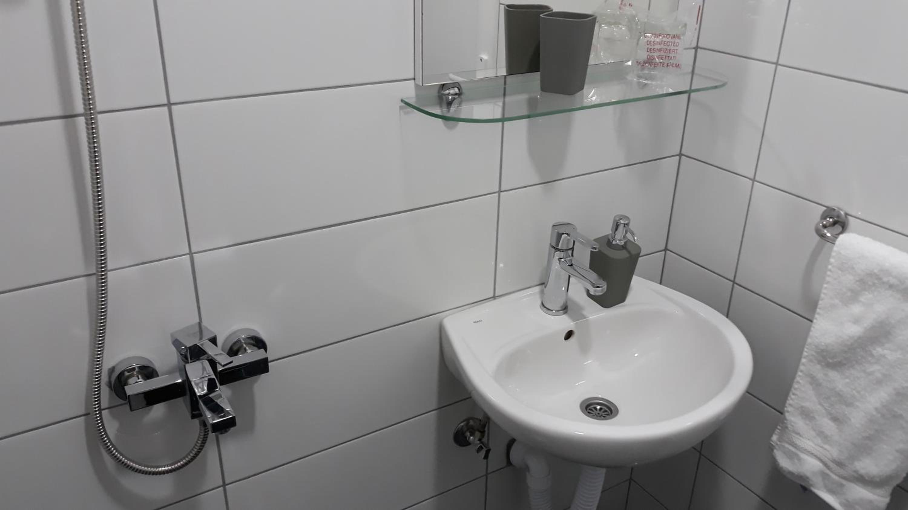 Single Room with Private Bathroom photo 3