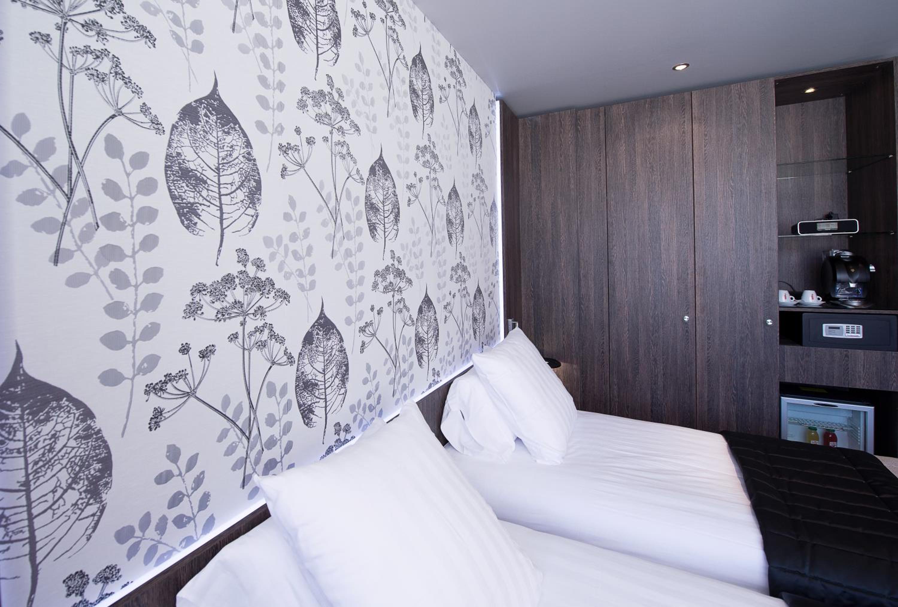 Superior Twin Room with City View - Photo 2