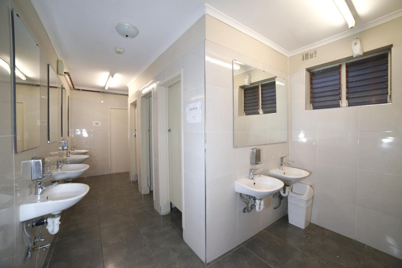 Family Room with Shared Bathroom photo 2