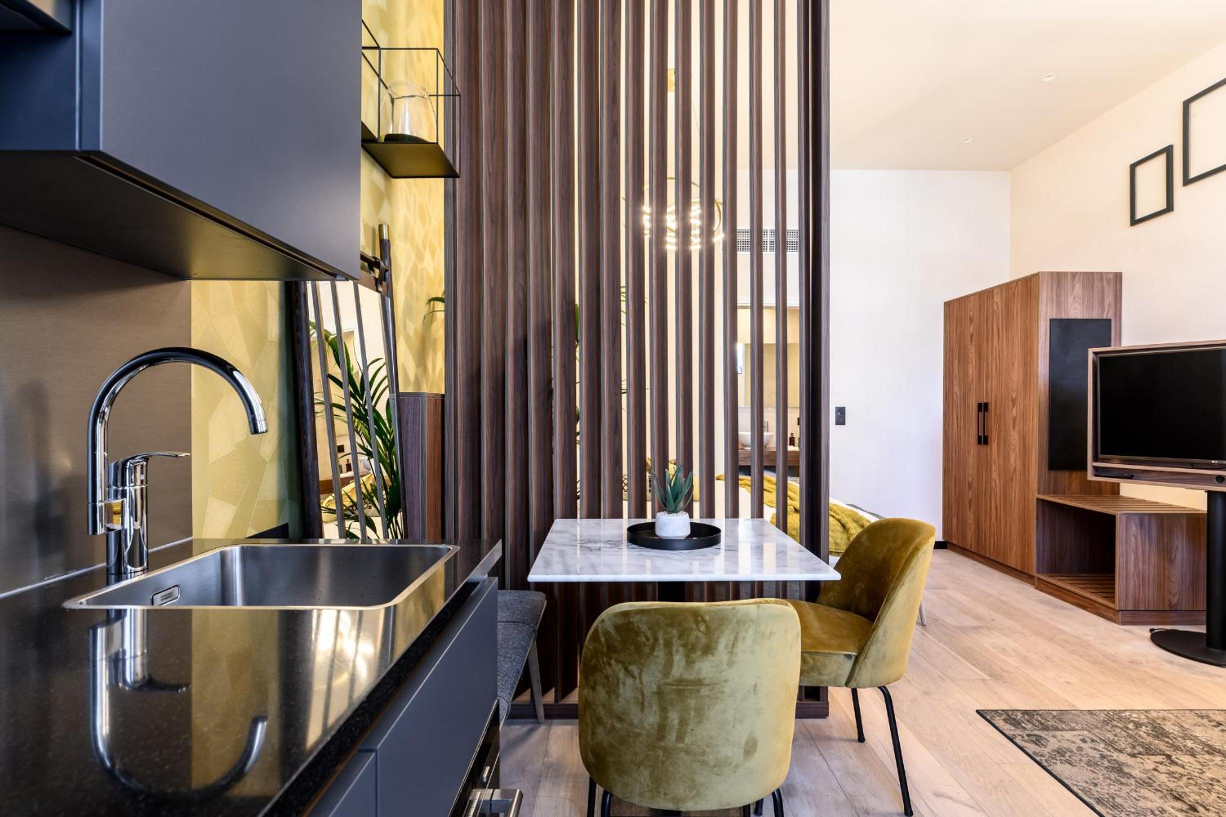 Deluxe Studio with Kitchen photo 2