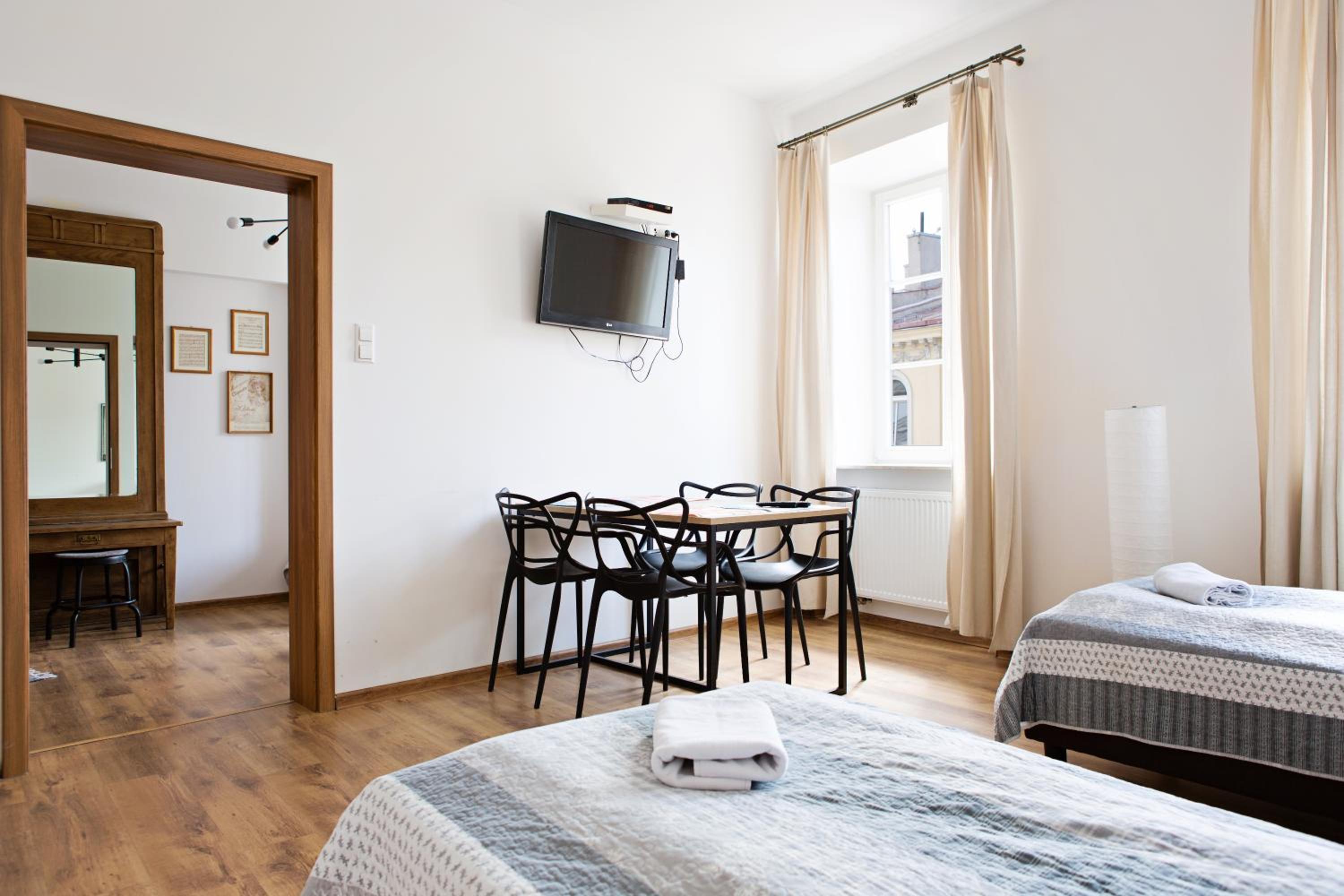 Two-Room Apartment - Photo 2