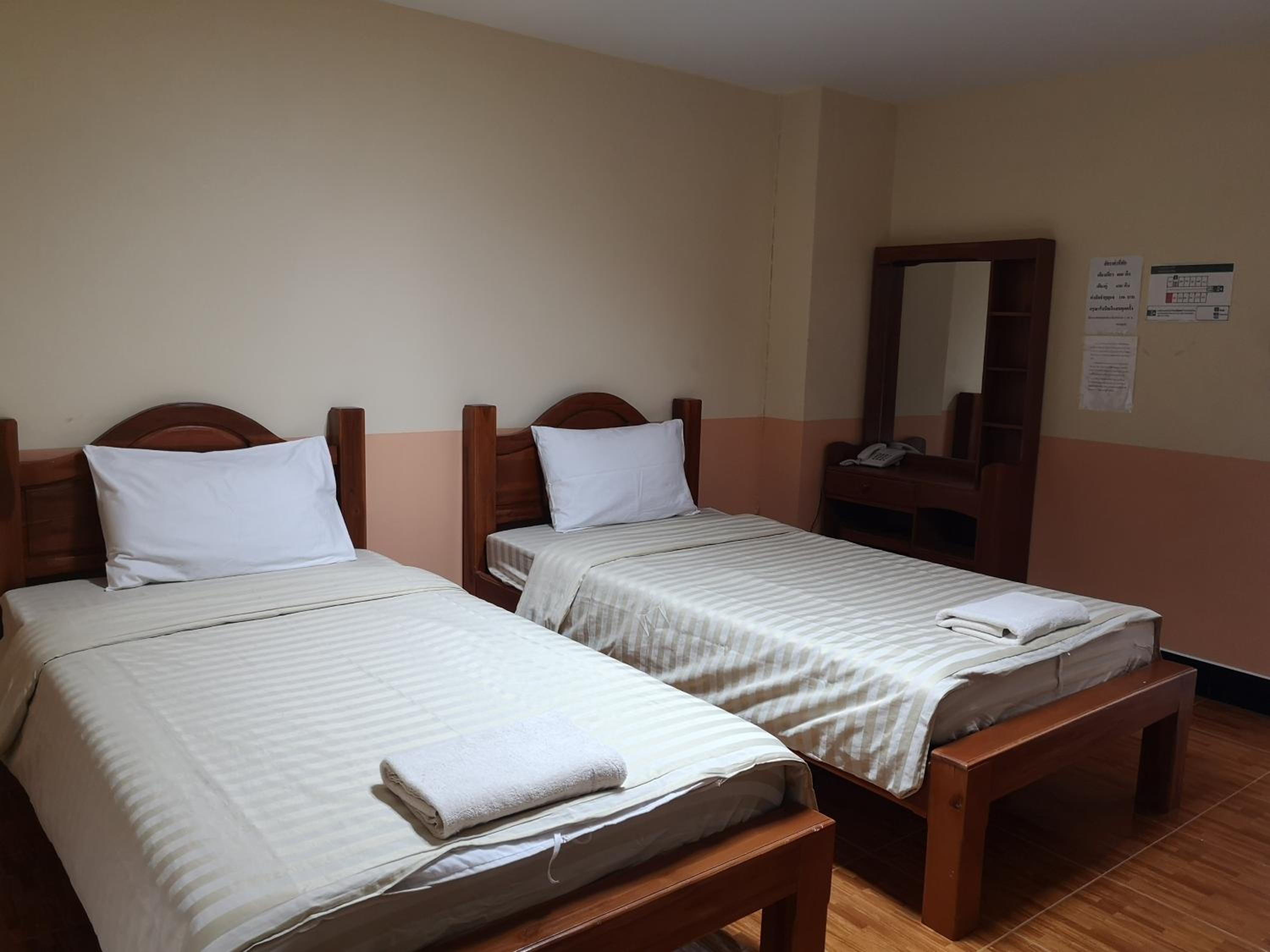 Standard Twin Room - Photo 5