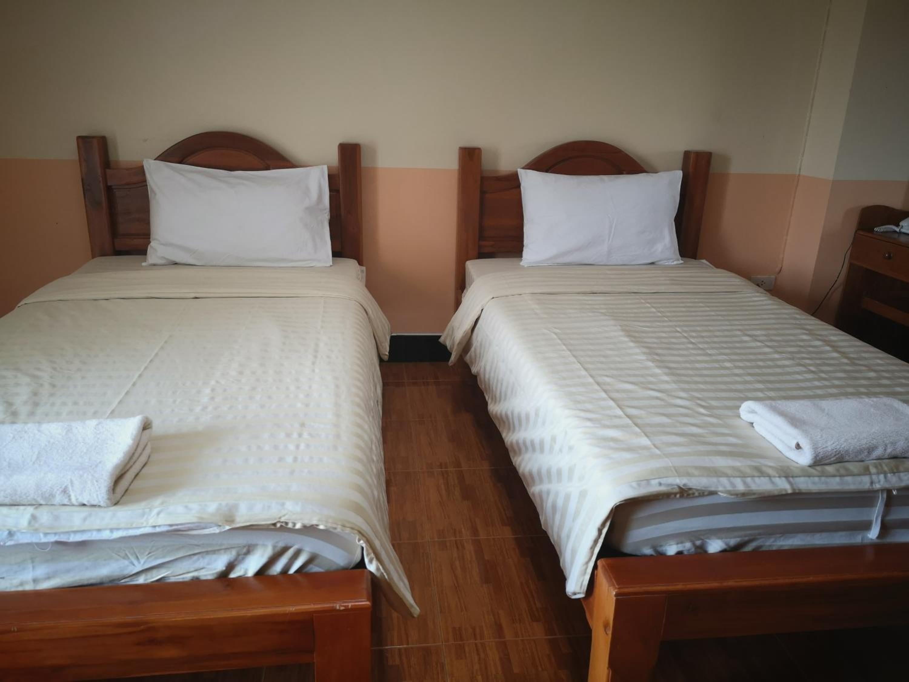 Standard Twin Room - Photo 1