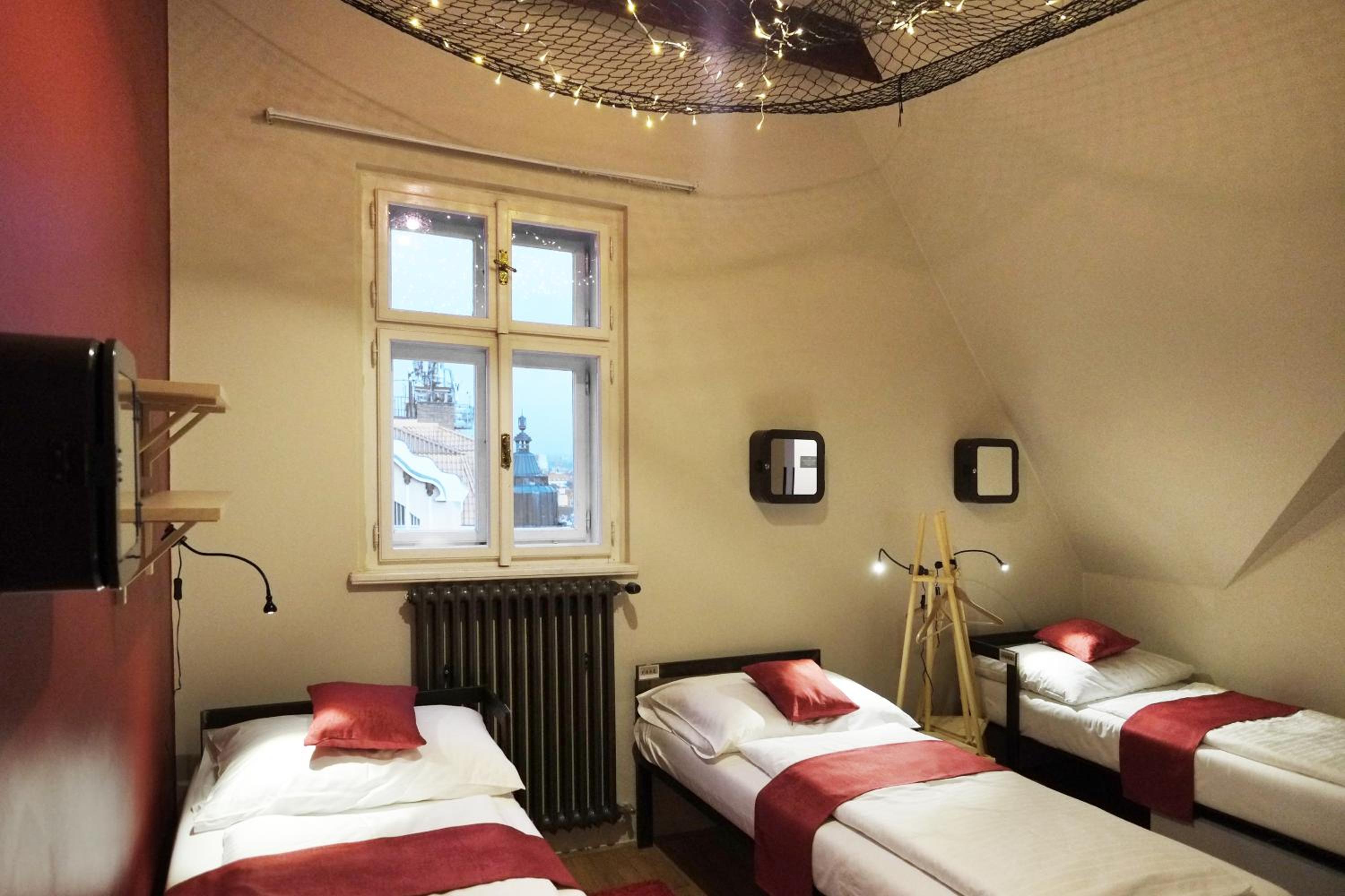 Single Bed in Premium Mixed Dormitory