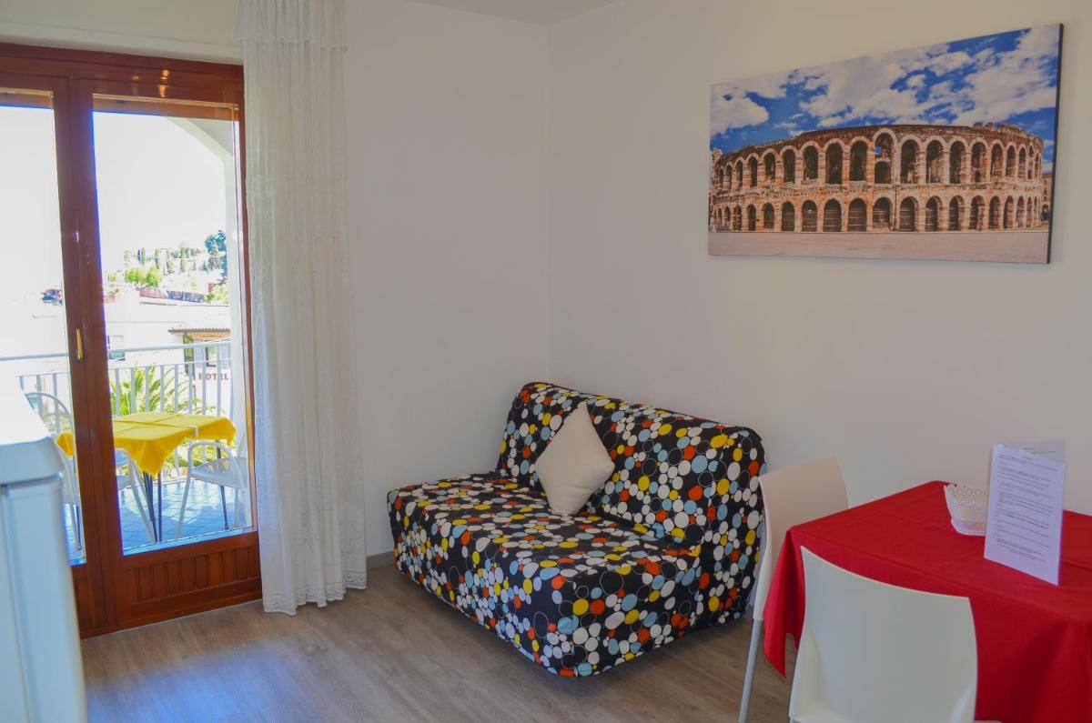 Apartment with Lake View