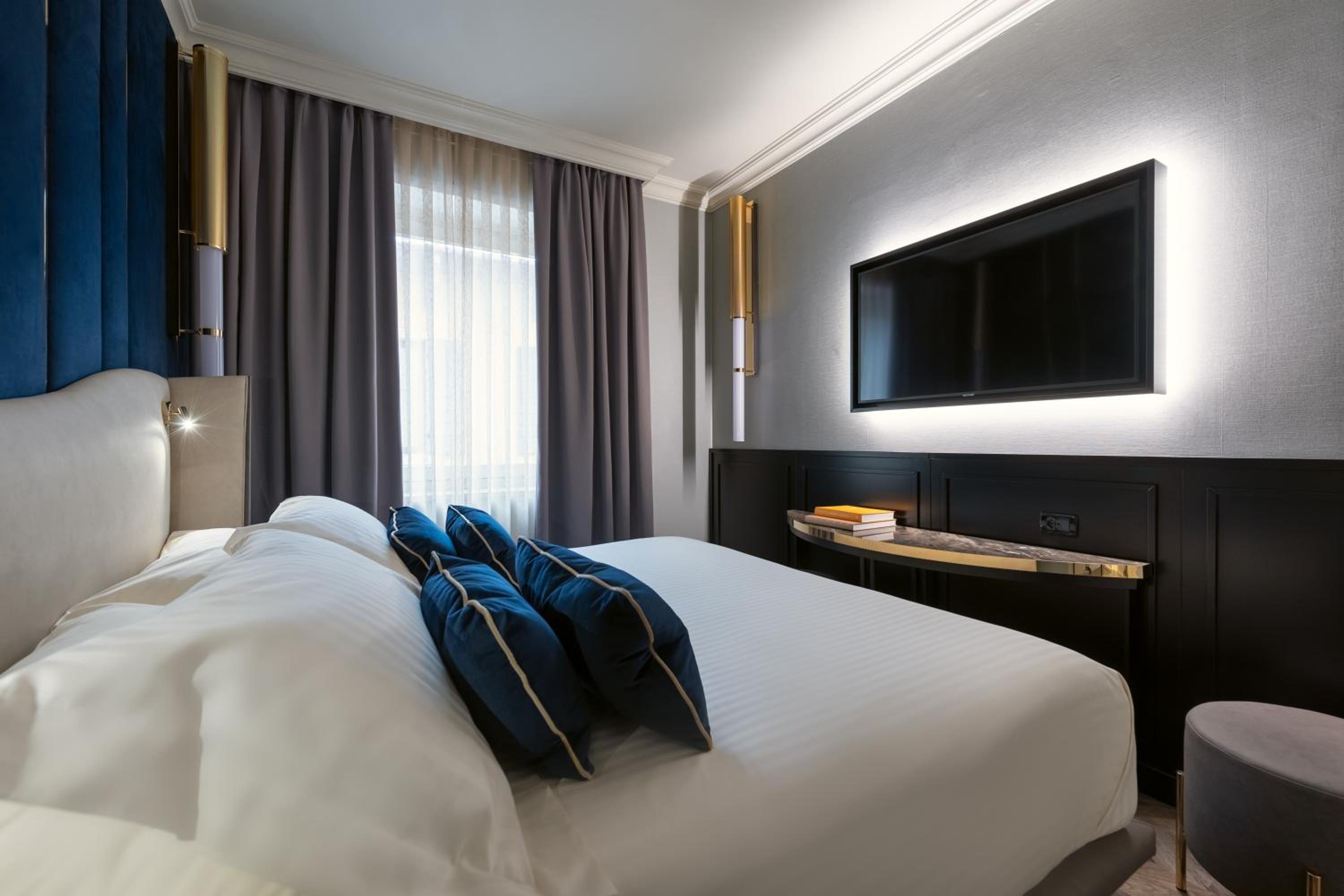 Premium Double or Twin Room - Photo 3